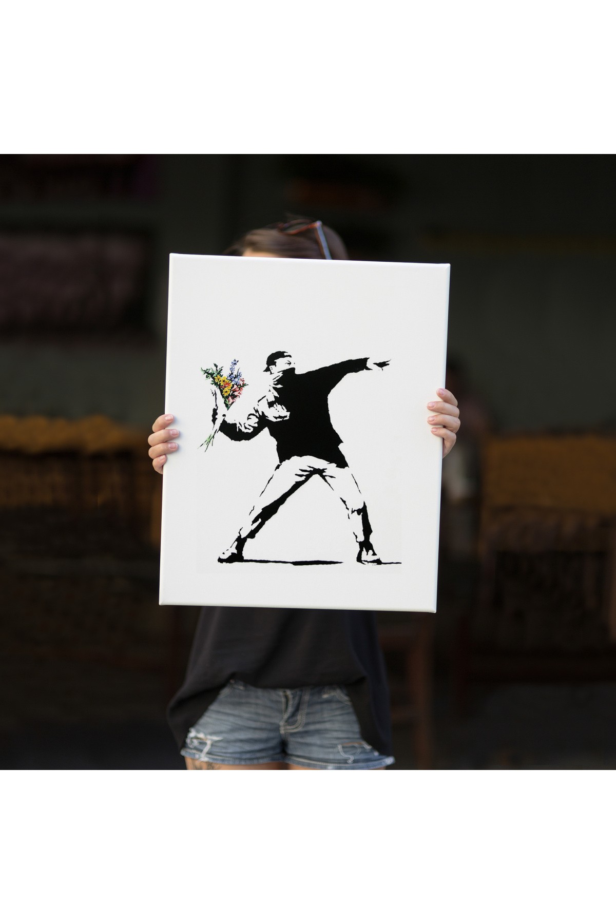 Bansky'nin Çiçek Atan Adam Eseri Kanvas Tablo