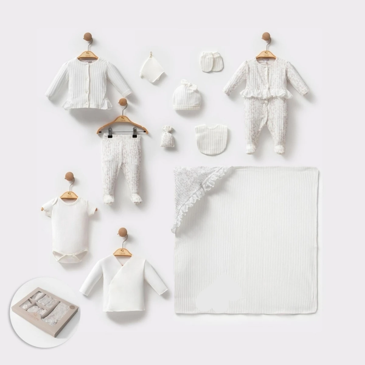 CASSIOPE-KIZ-0-3-AY-CICEKLI-10LU-HASTANE-ÇIKIŞ-SET-ekru