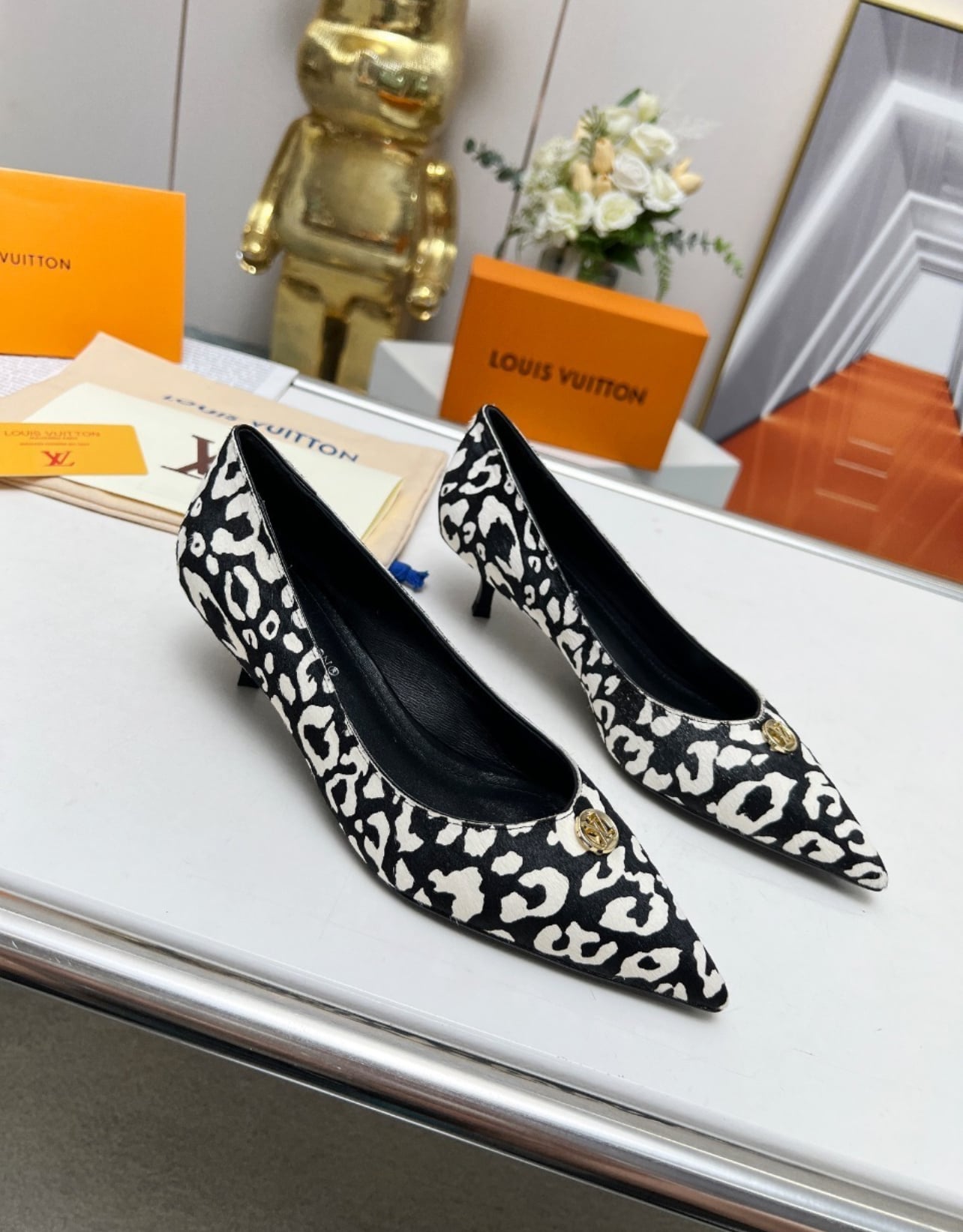 Highest Quality DesigneR Heels Shoes , Low Heel , Sandals