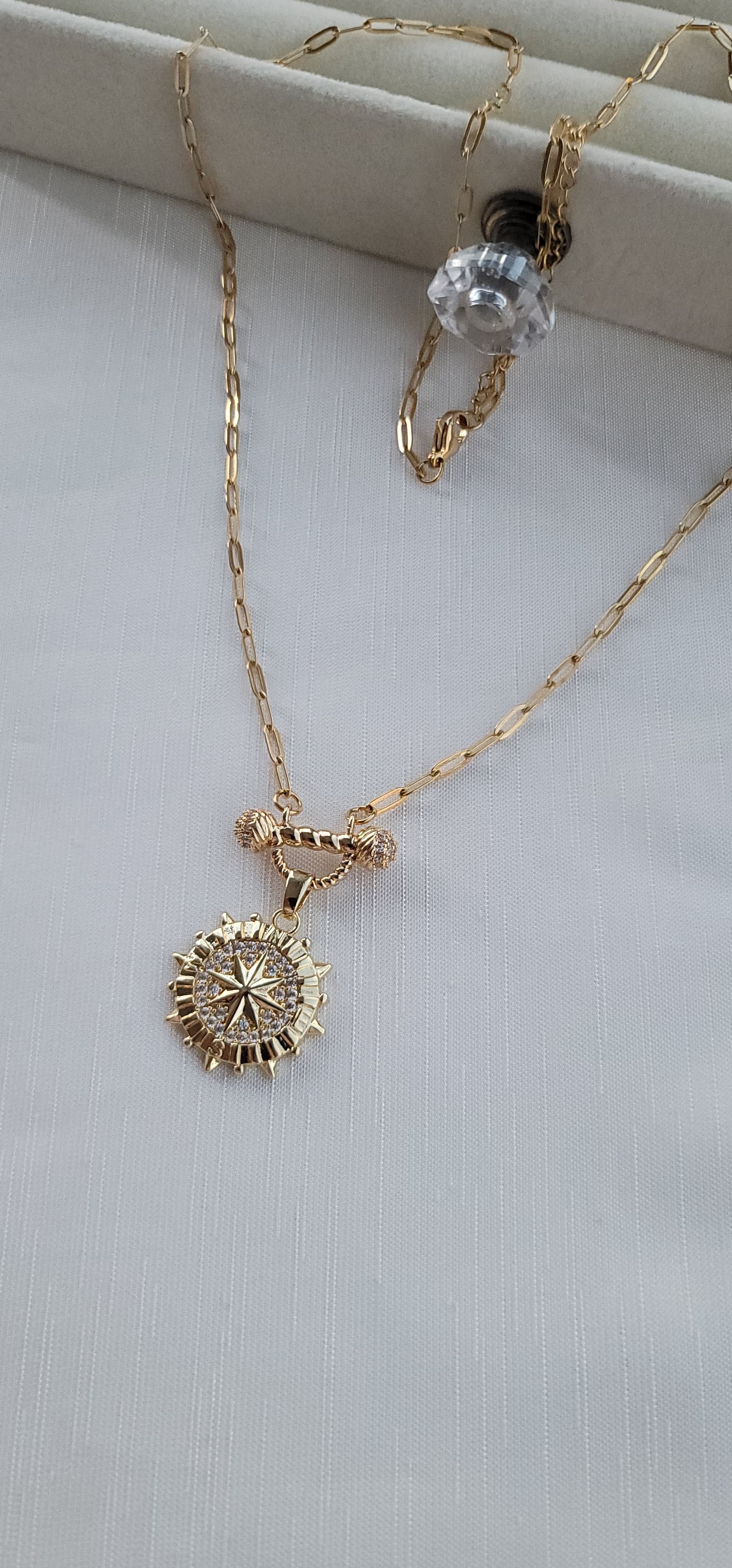Açık renk çelik pusula kolye