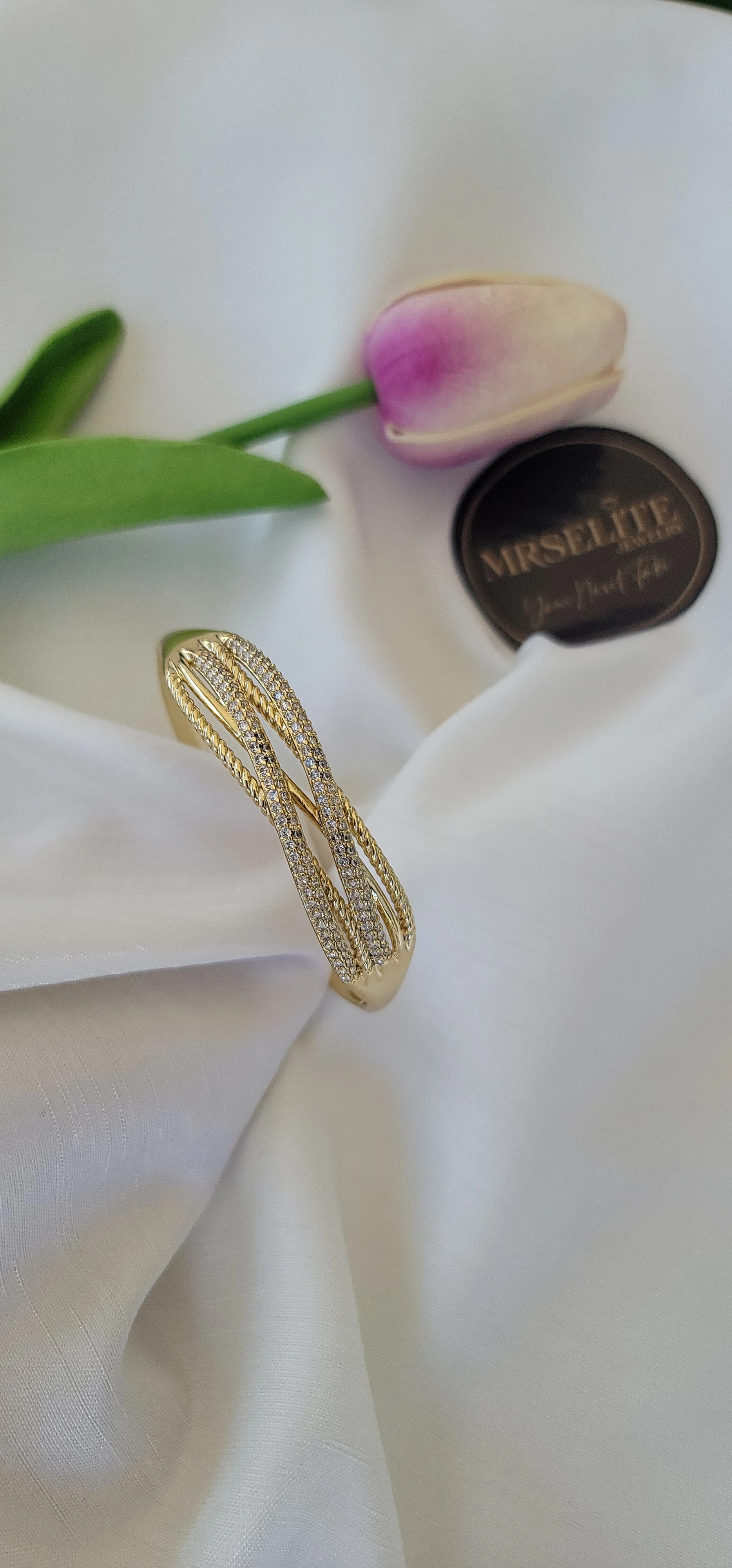 Xuping taşlı sarmal kelepçe