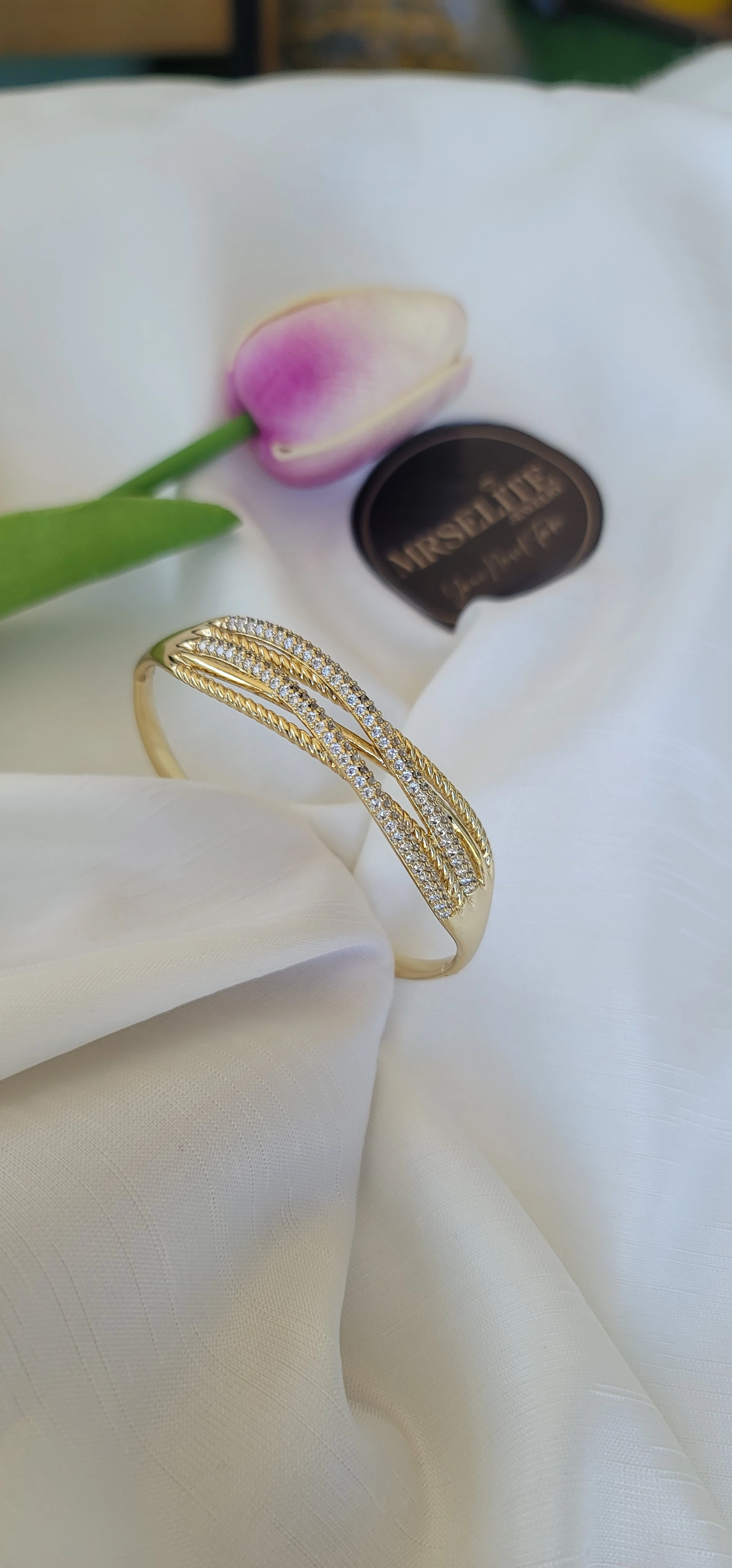 Xuping taşlı sarmal kelepçe