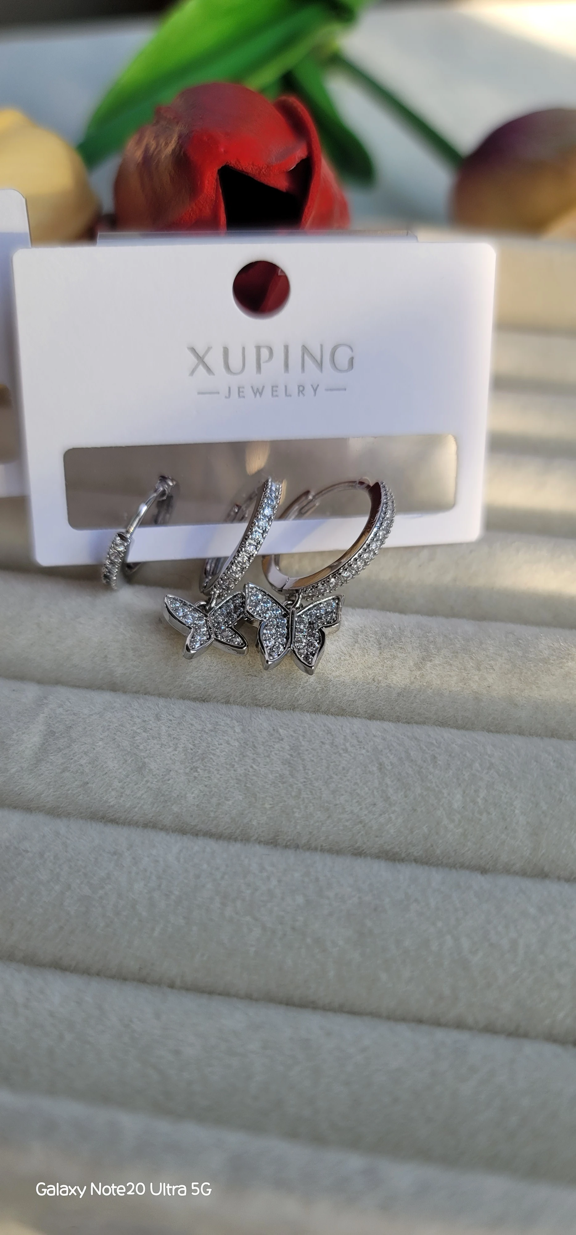 Xuping taşlı kelebek küpe seti