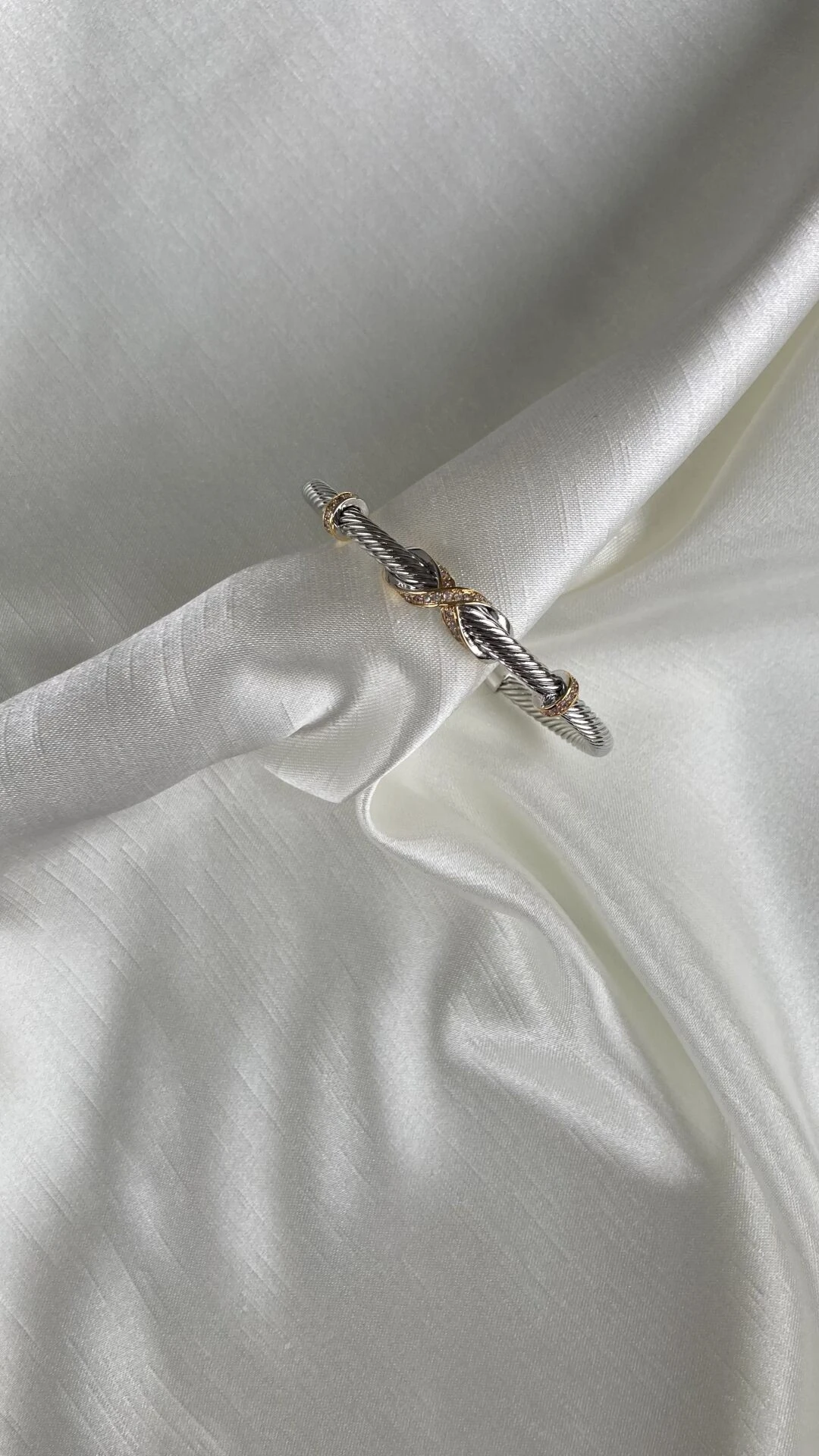 Marka motif vip kelepçe