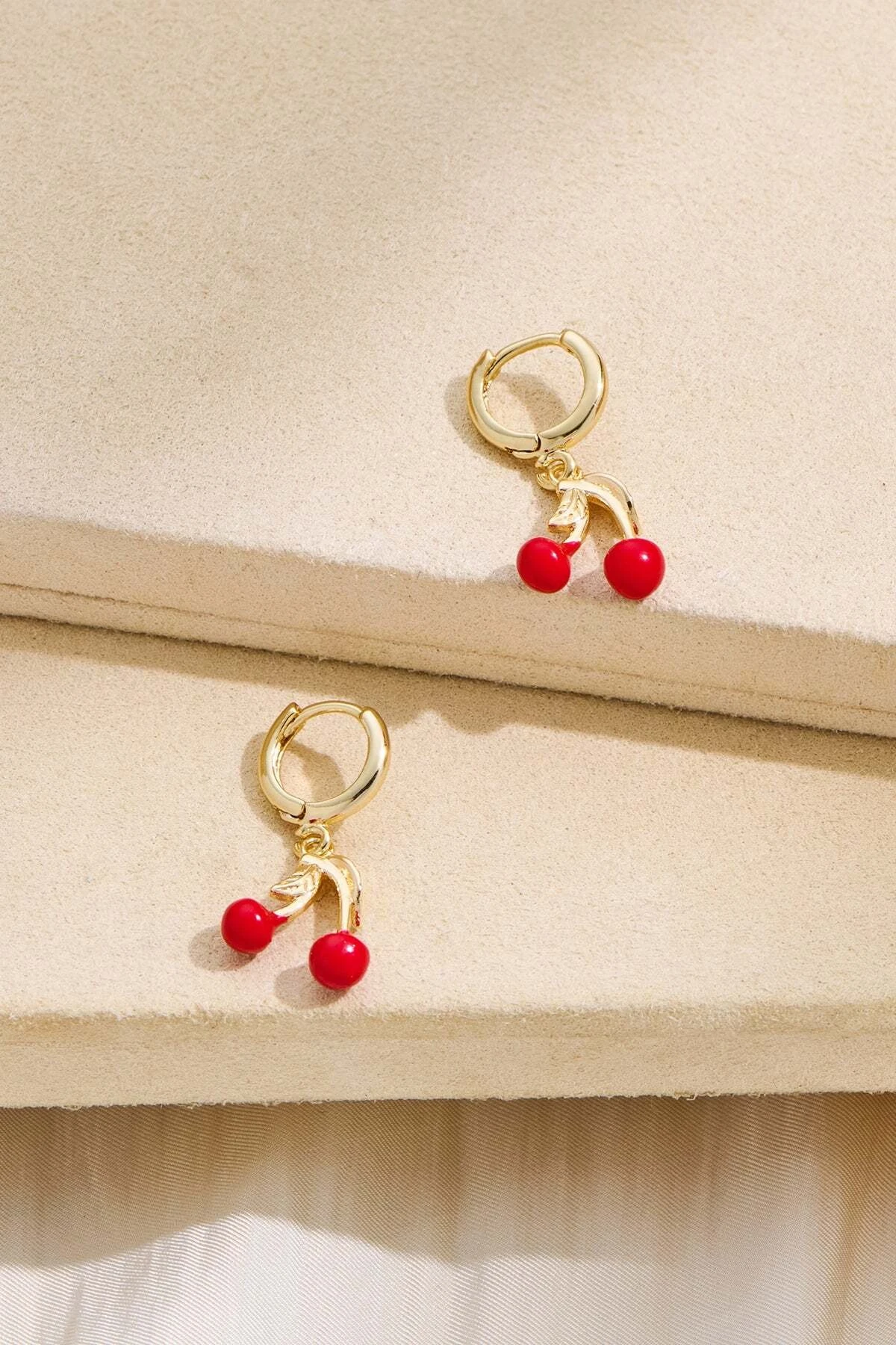 Kiraz Figürlü Altın Kaplama Küpe