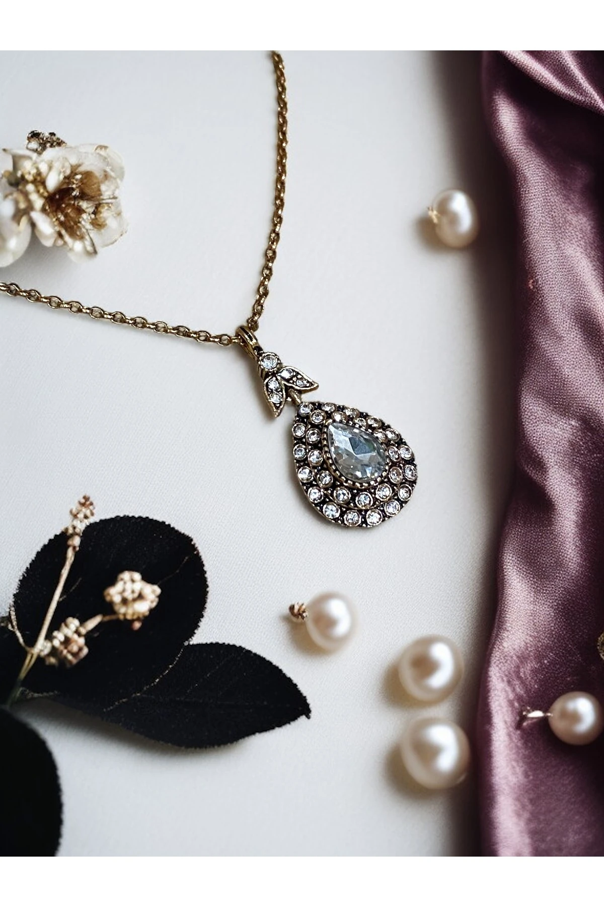 Zirkon Taşlı Su Damlası Kolye