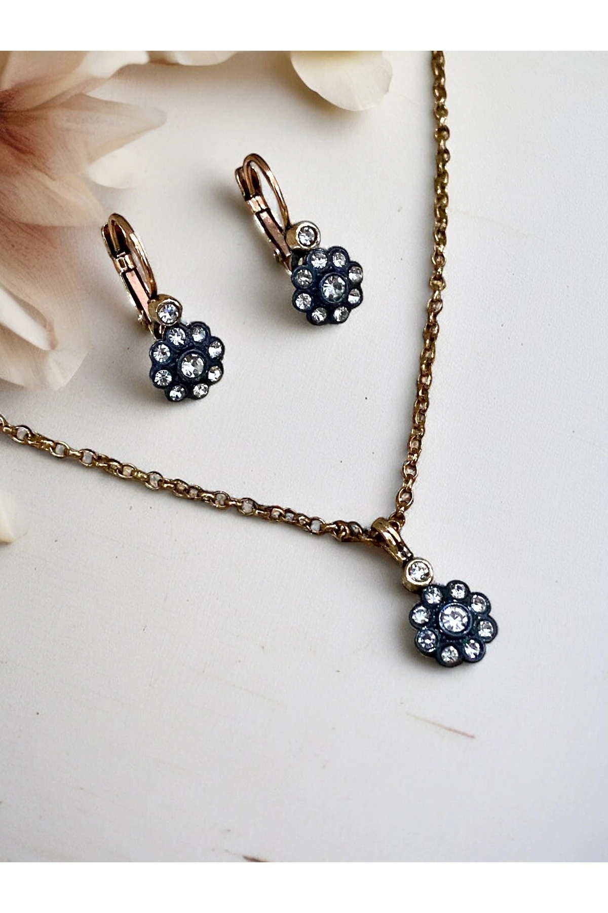 Zirkon Taşlı Minimal Papatya Desen Set