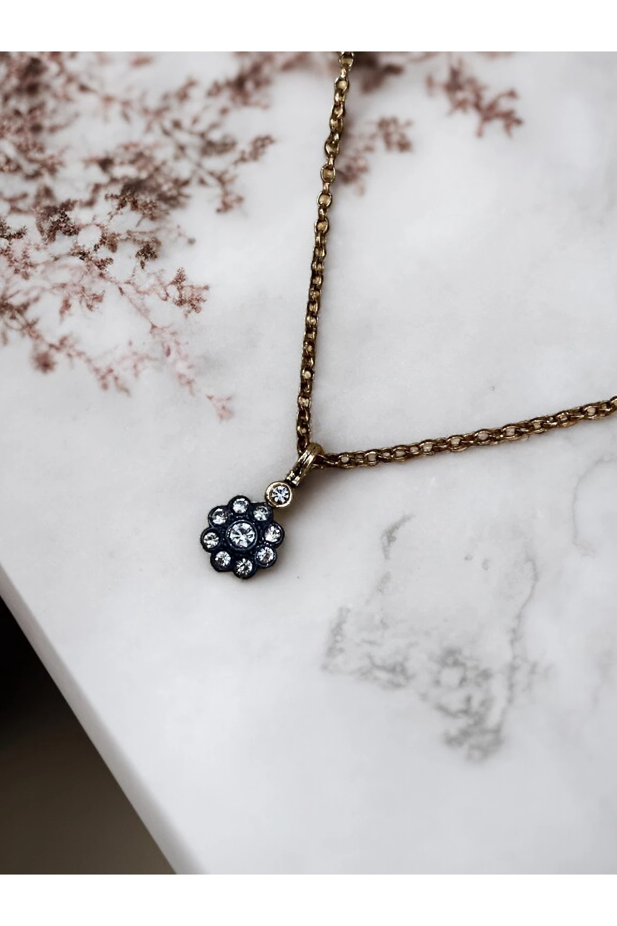 Zirkon Taşlı Minimal Papatya Kolye