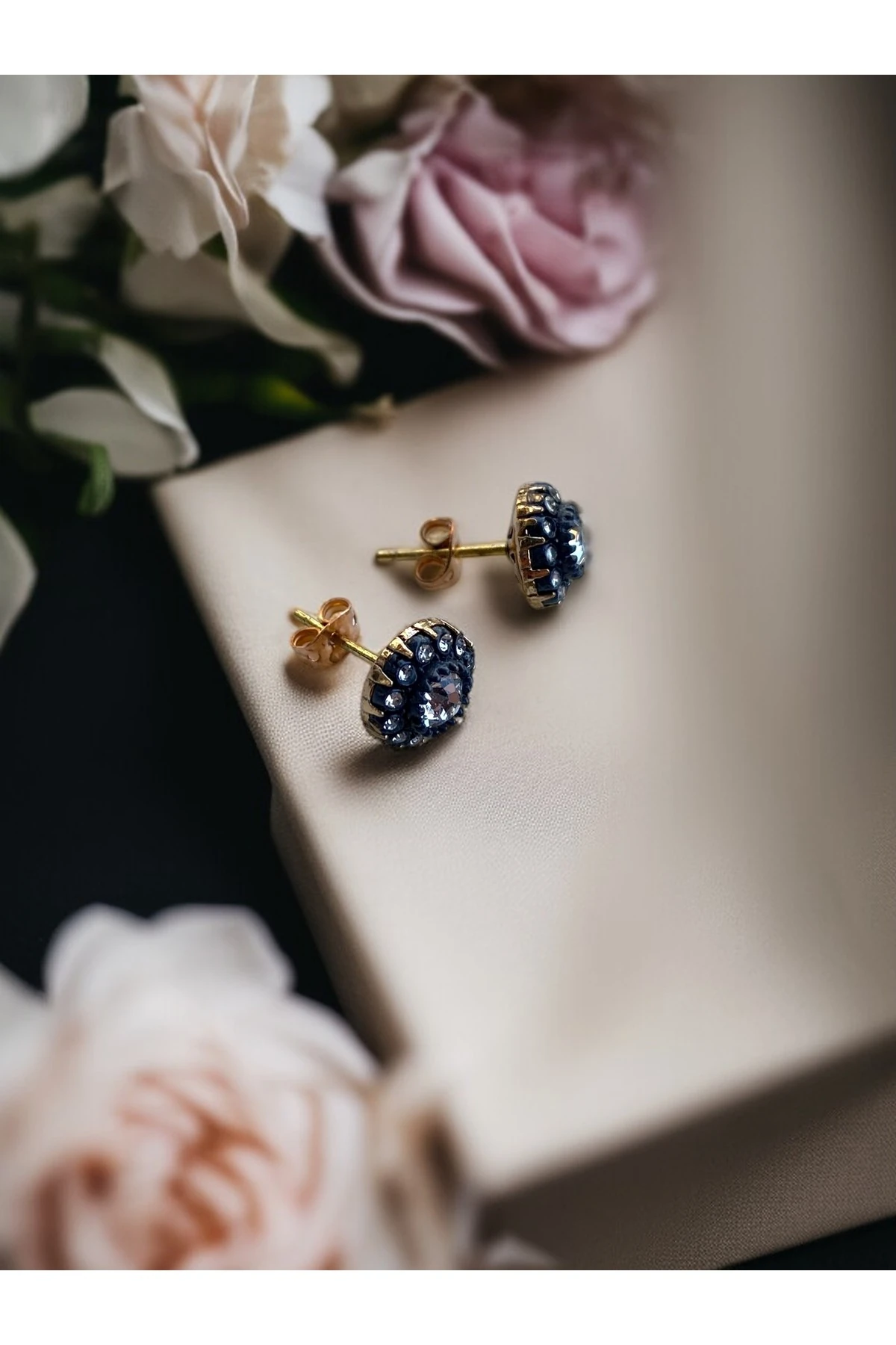 Elmas Montür Zirkon Taşlı Pimli Yuvarlak Küpe