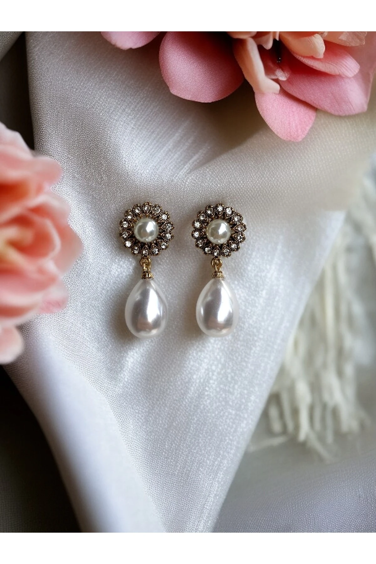 Kristal Taşlı Papatya Figür İnci Sallantılı Küpe