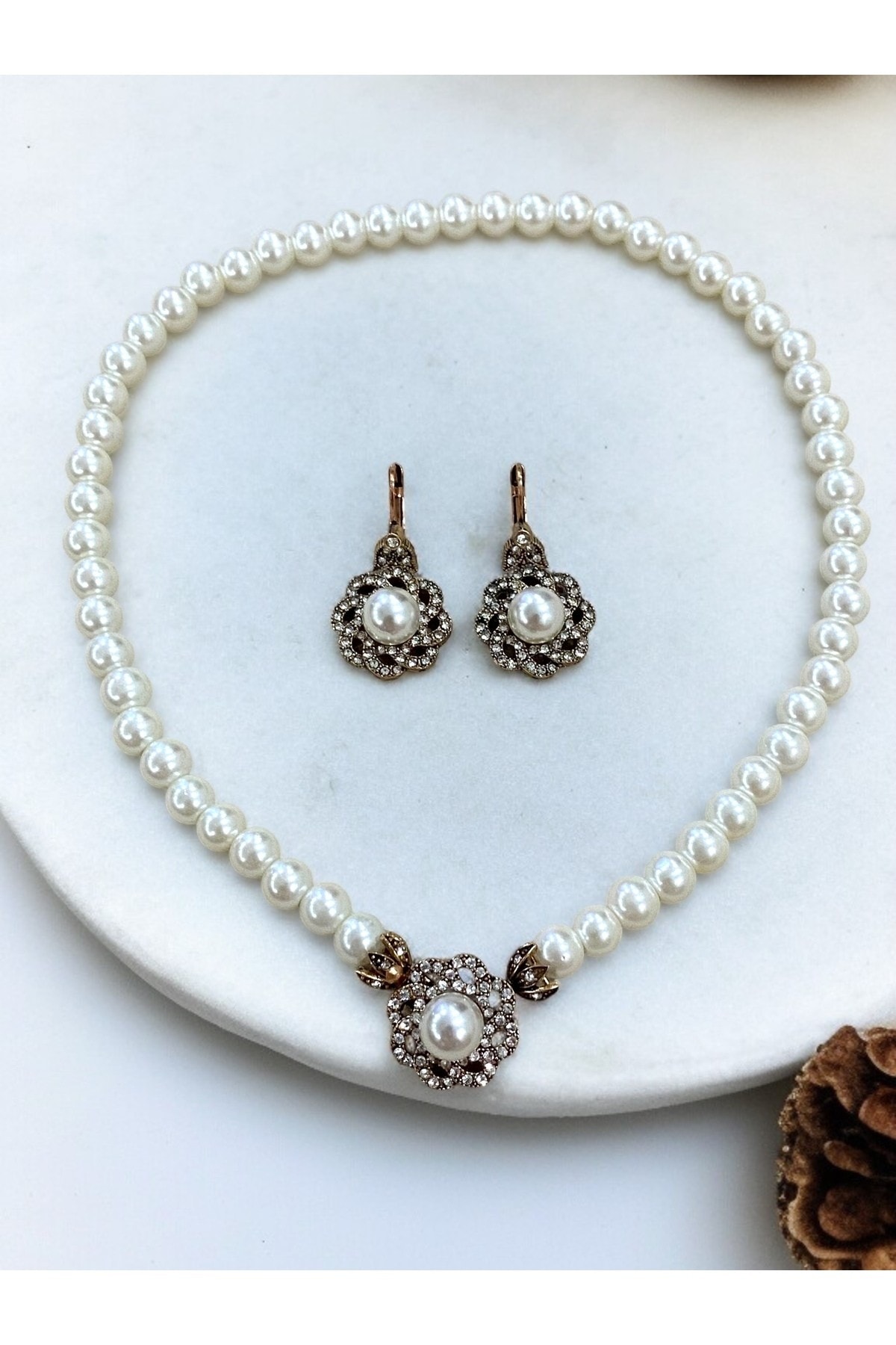 Kristal Taşlı Çiçek Figür İnci Kolye ve Küpe Seti