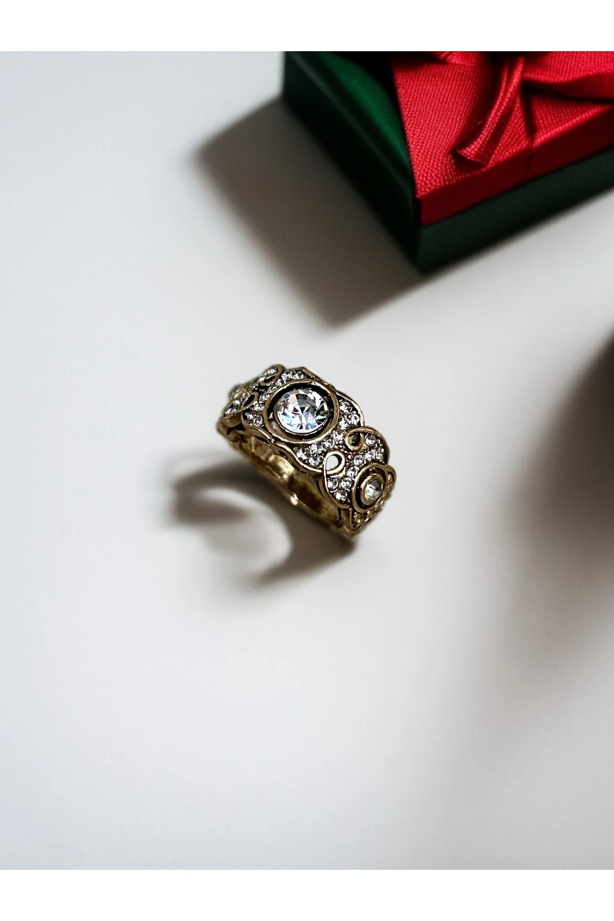 Kristal Taşlı Otantik Yüzük