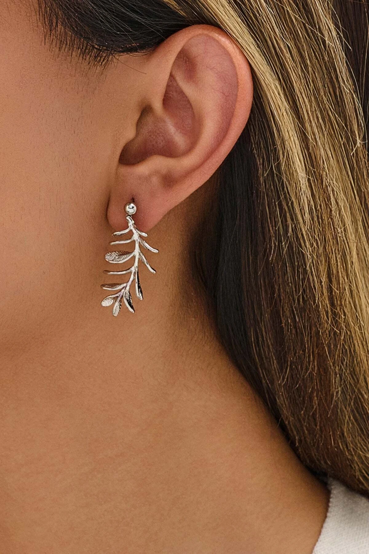 Zeytin Dalı Figürlü Altın Kaplama Küpe