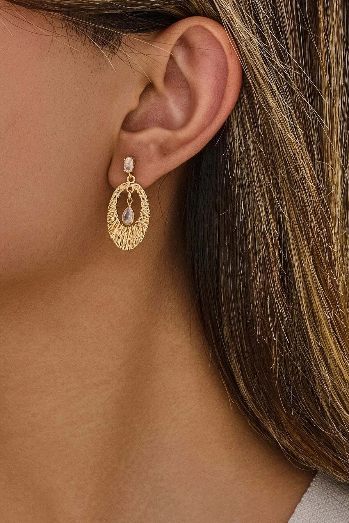 Zirkon Taşlı Altın Kaplama Küpe