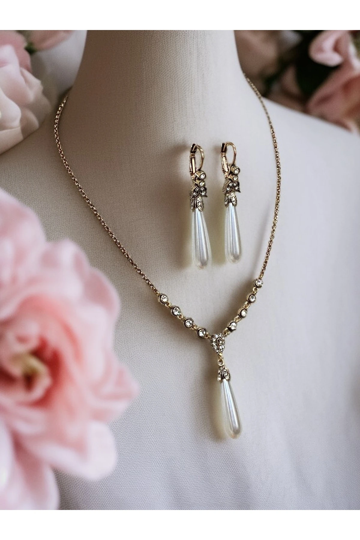 Zirkon Taşlı Su Yolu Zincirli Uzun Su Damlası İnci Kolye ve Küpe Seti