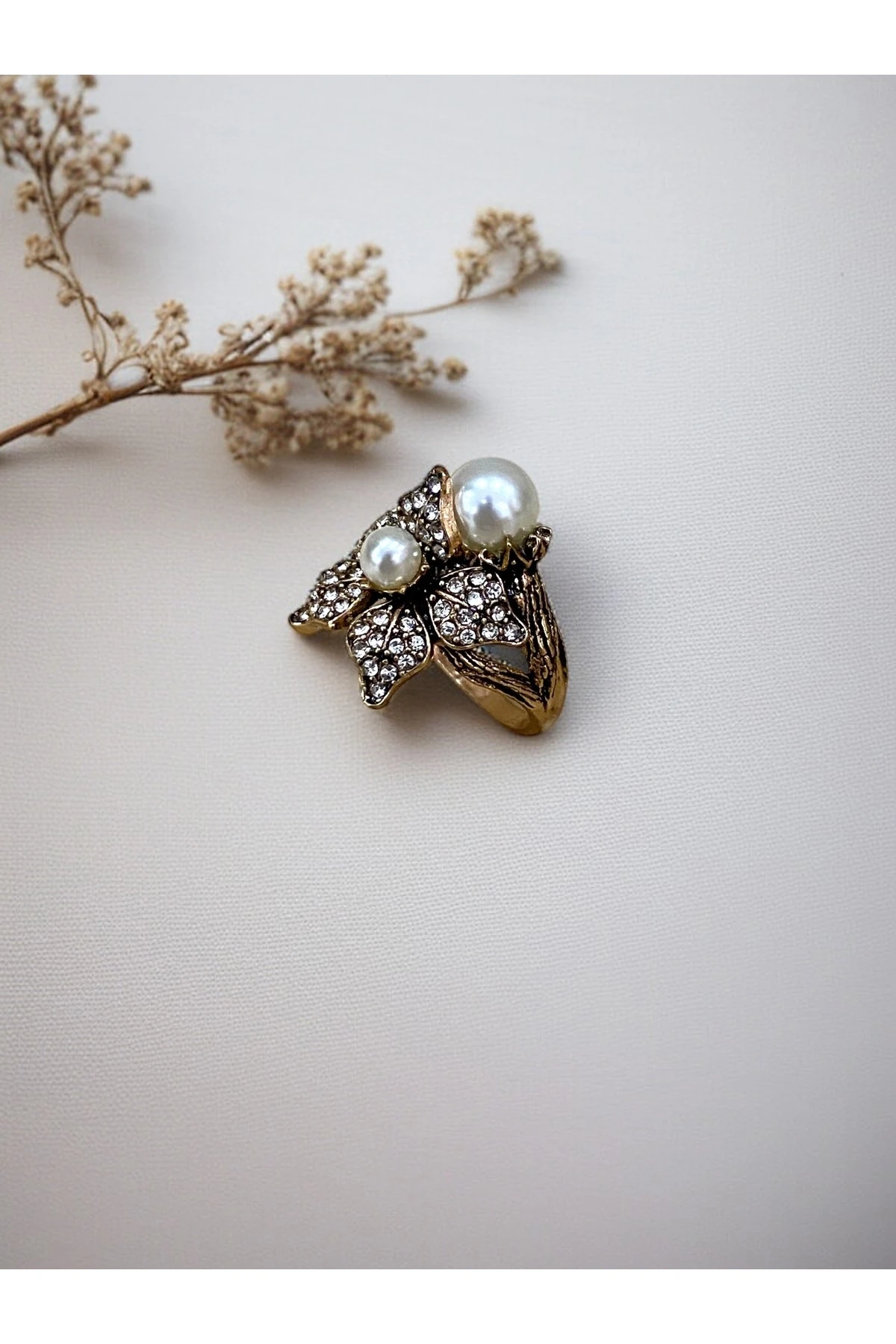 Kristal Taşlı Çiçek Figürlü İnci Yüzük