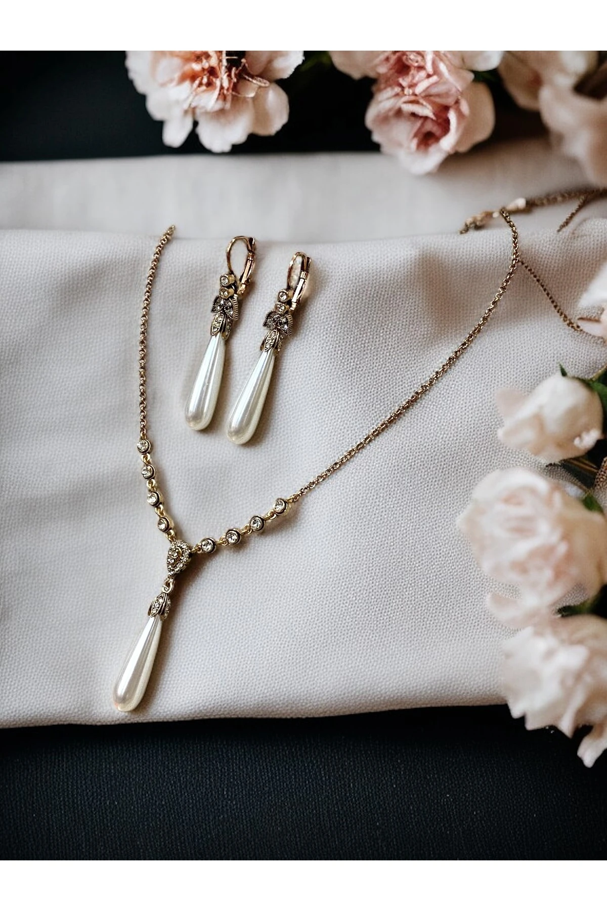 Zirkon Taşlı Su Yolu Zincirli Uzun Su Damlası İnci Kolye ve Küpe Seti