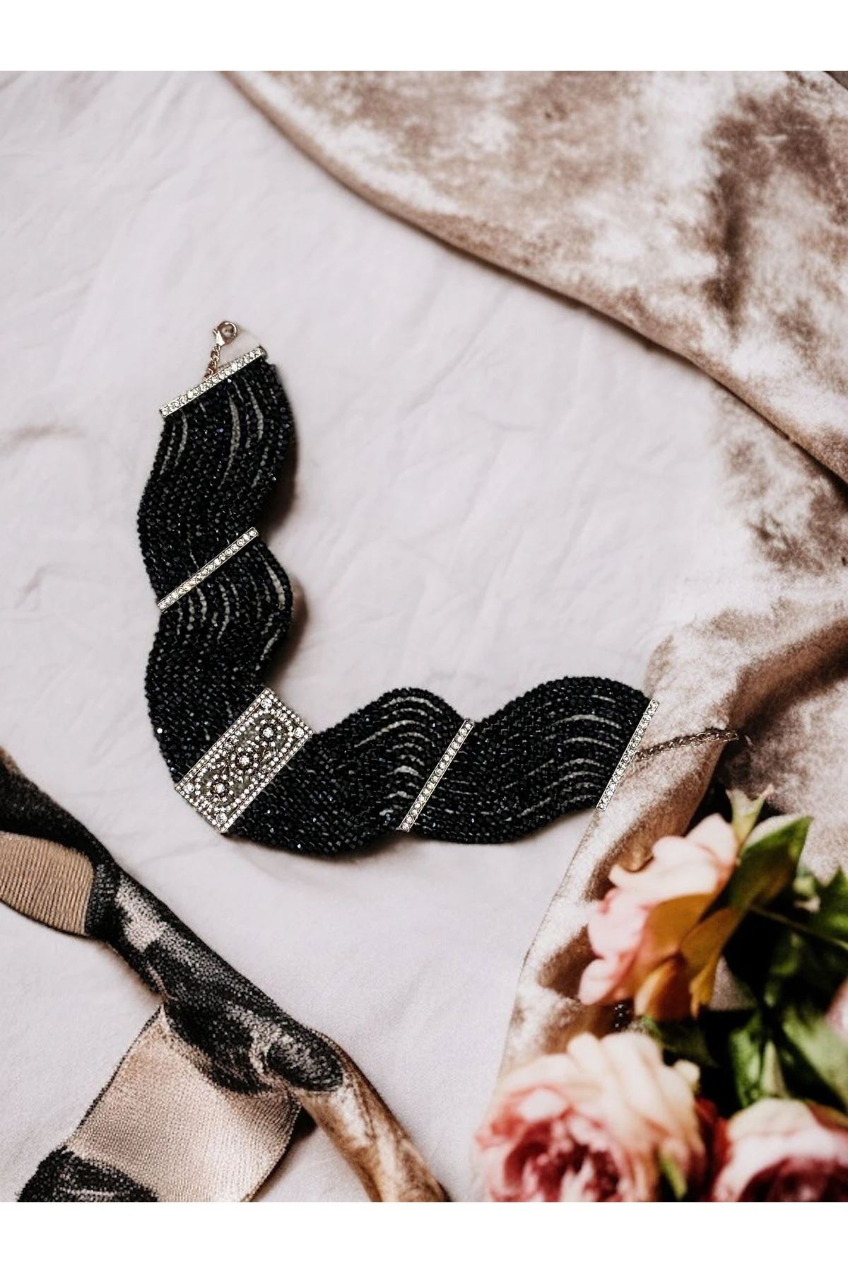 Kristal Taşlı Hasır Dizim Oniks Taşlı Tasma Kolye