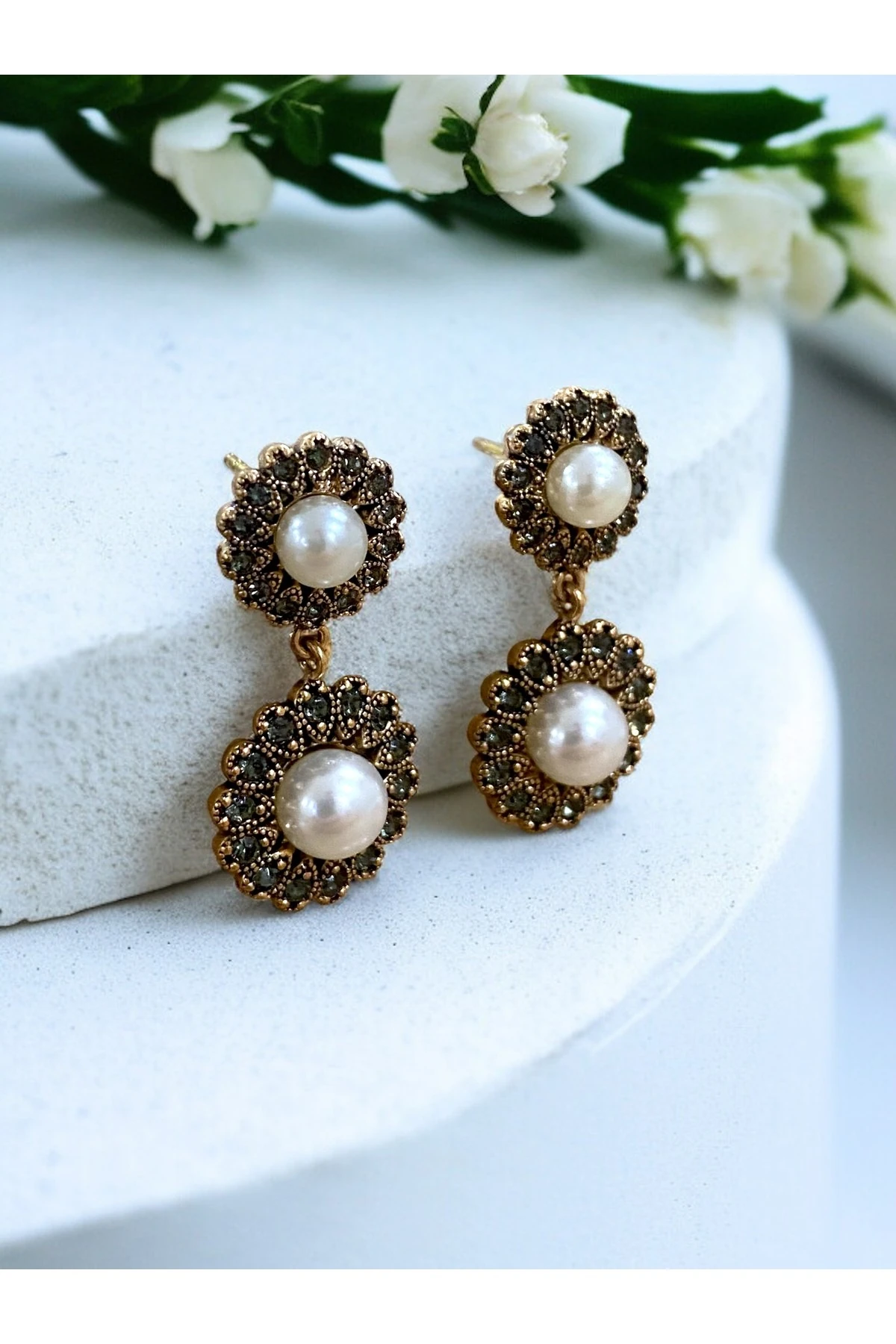 Kristal Taşlı Papatya Figür İnci Küpe