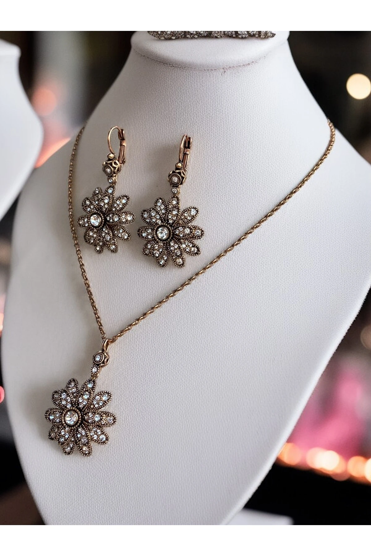 Zirkon Taşlı Çiçek Figürlü Kolye ve Küpe Seti