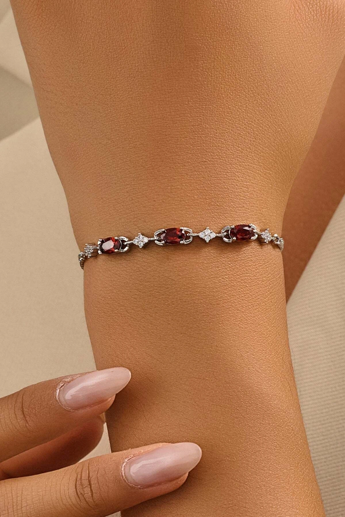 Garnet Doğal Taşlı Beyaz Altın Kaplama Bileklik