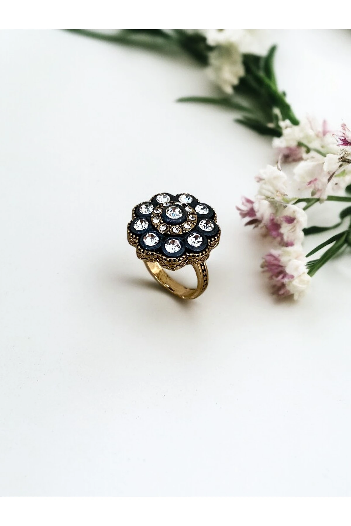 Zirkon Taşlı Elmas Montür Çiçek Figürlü Yüzük
