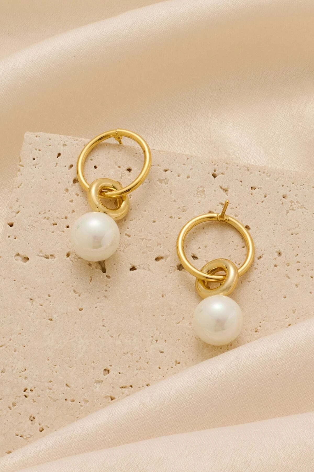 Mayorka Cam İnci Altın Kaplama Küpe