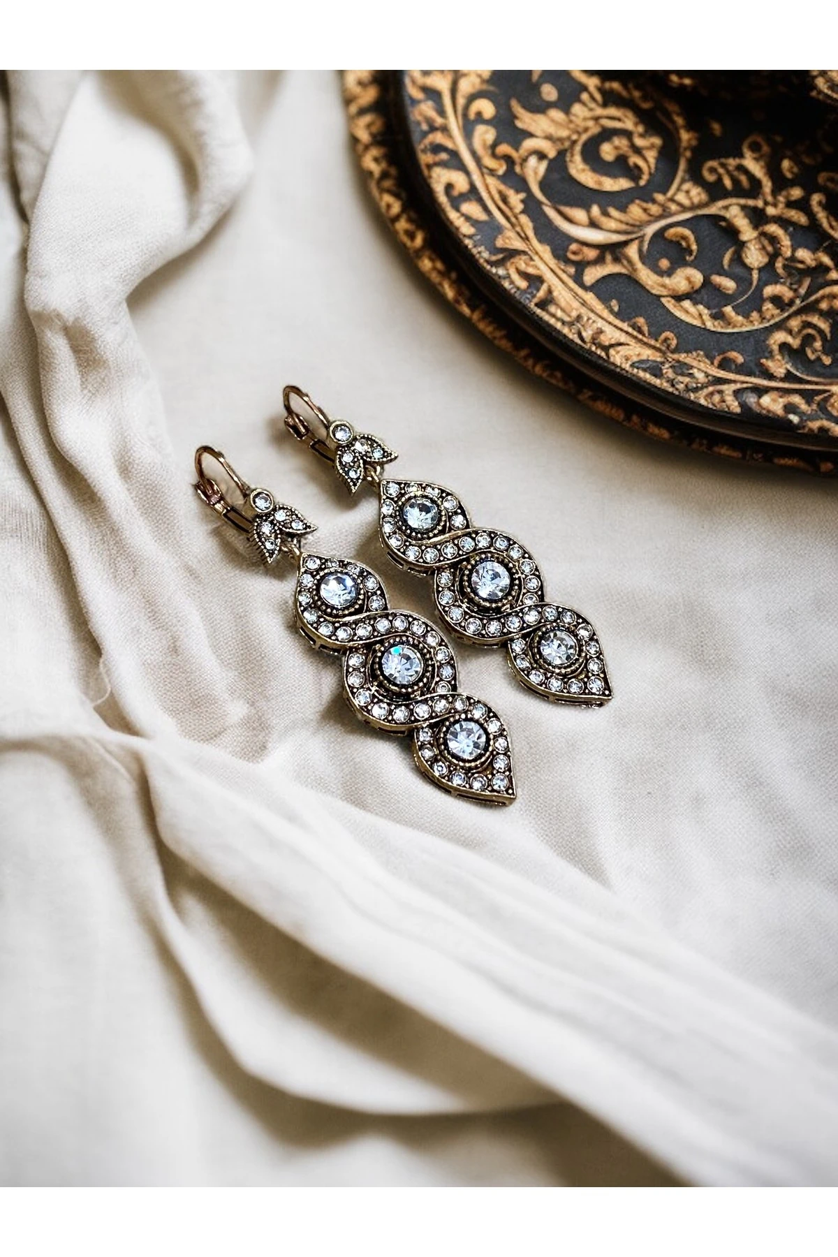 Kristal Taşlı Elmas Montür Sarmal Küpe