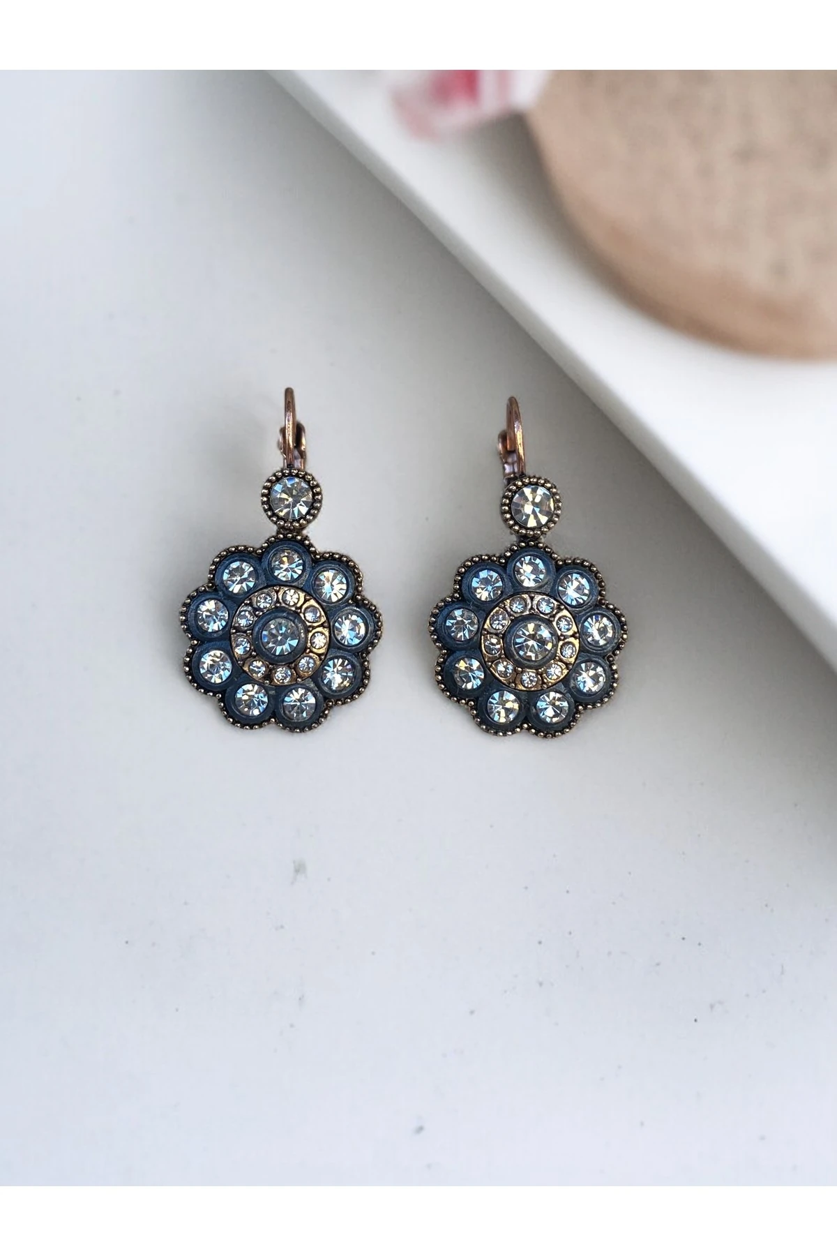 Zirkon Taşlı Elmas Montür Çiçek Figürlü Küpe