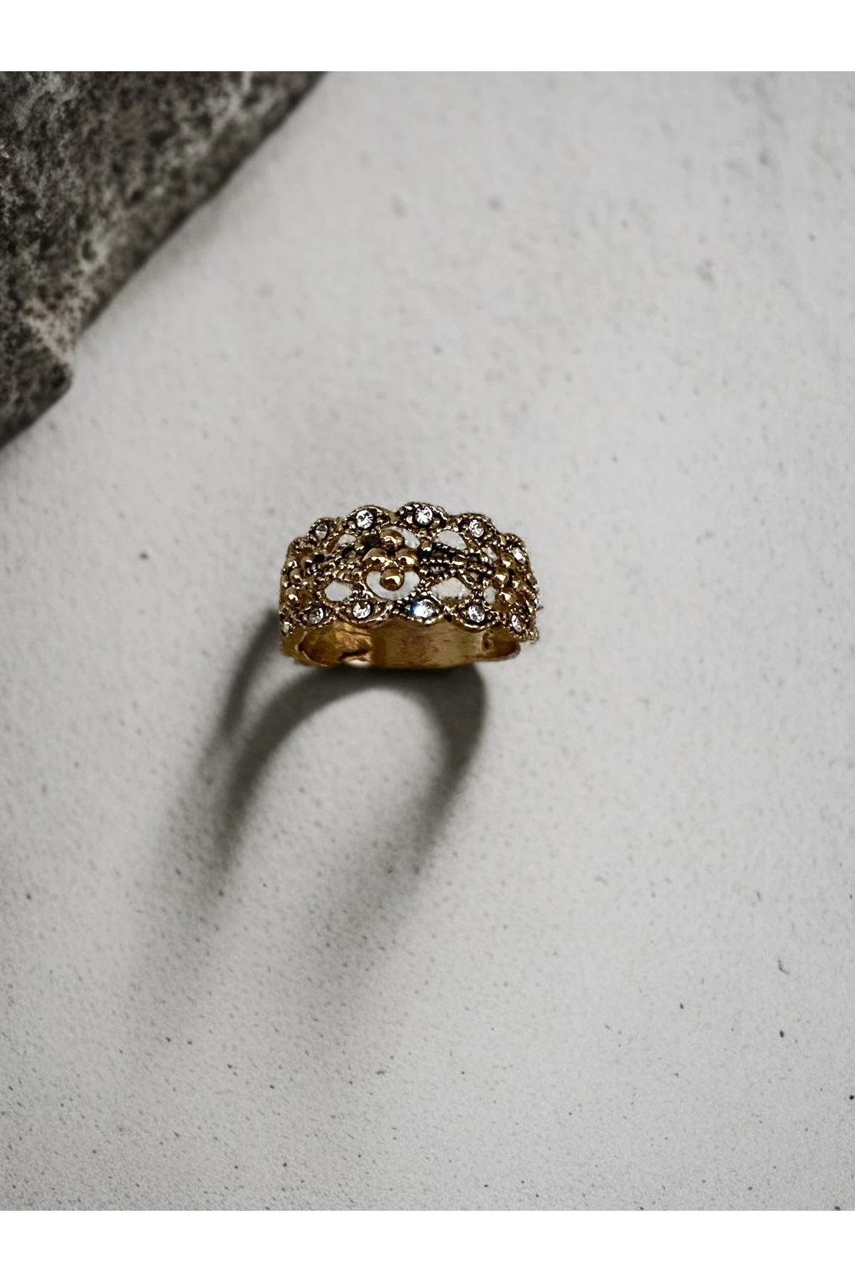 Kristal Taşlı İşlemeli Yüzük