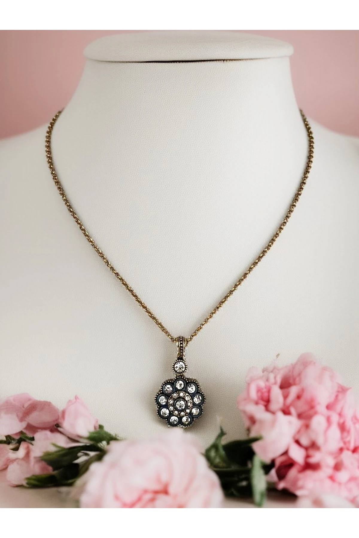 Zirkon Taşlı Elmas Montür Çiçek Figürlü Kolye