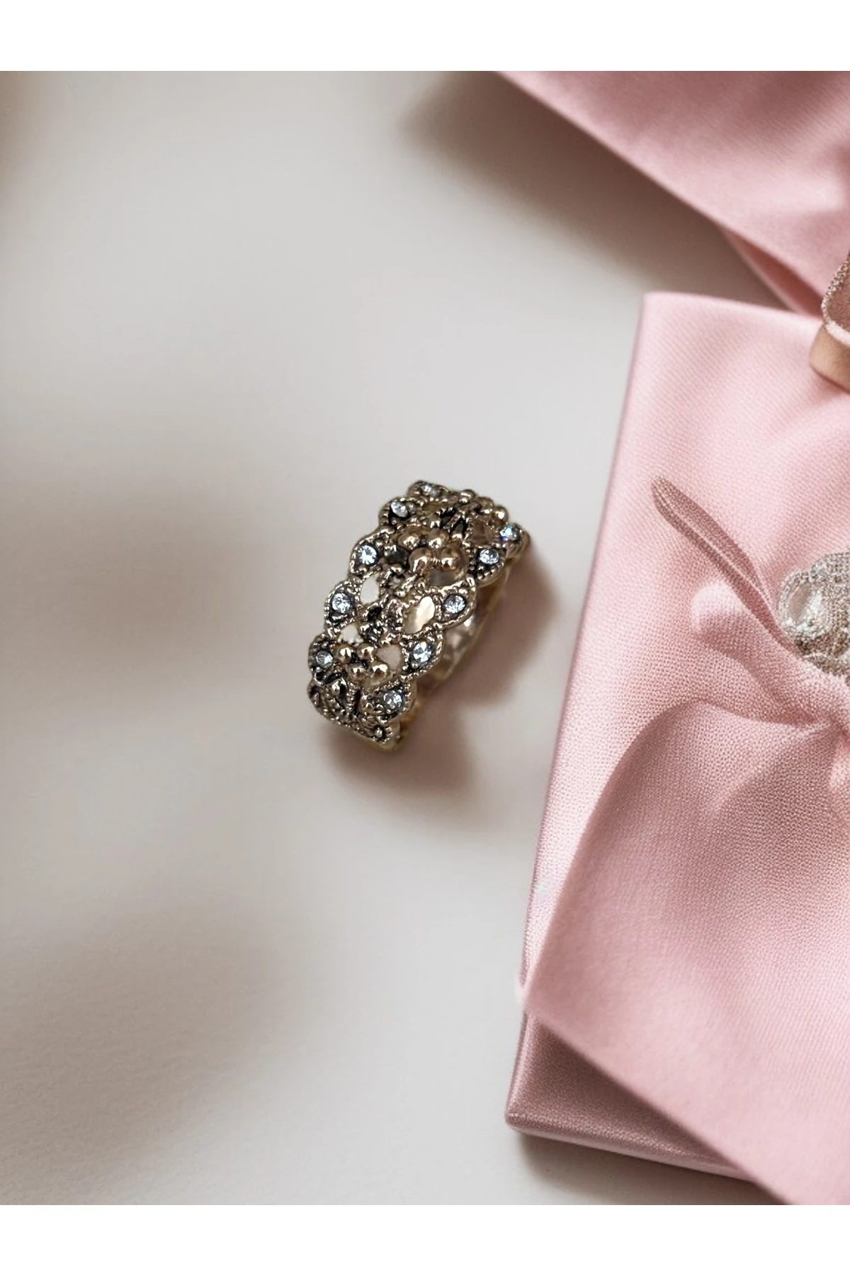 Kristal Taşlı İşlemeli Yüzük