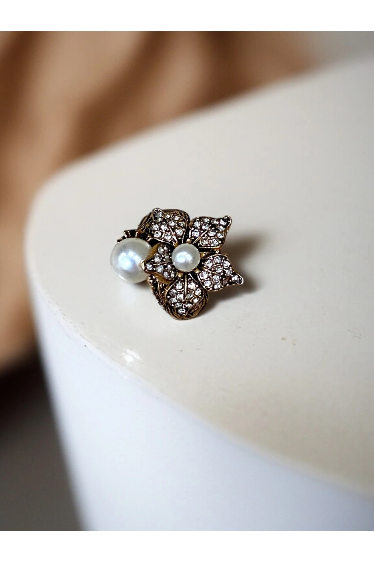 Kristal Taşlı Çiçek Figürlü İnci Yüzük