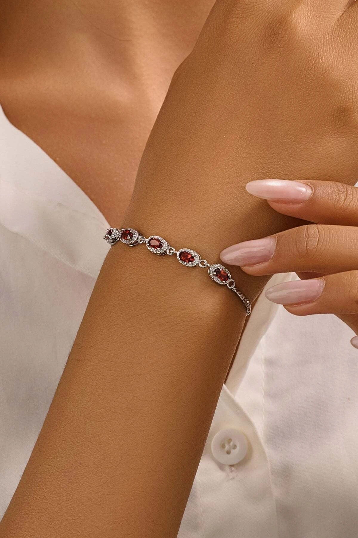 Garnet Doğal Taşlı Beyaz Altın Kaplama Asansör Bileklik
