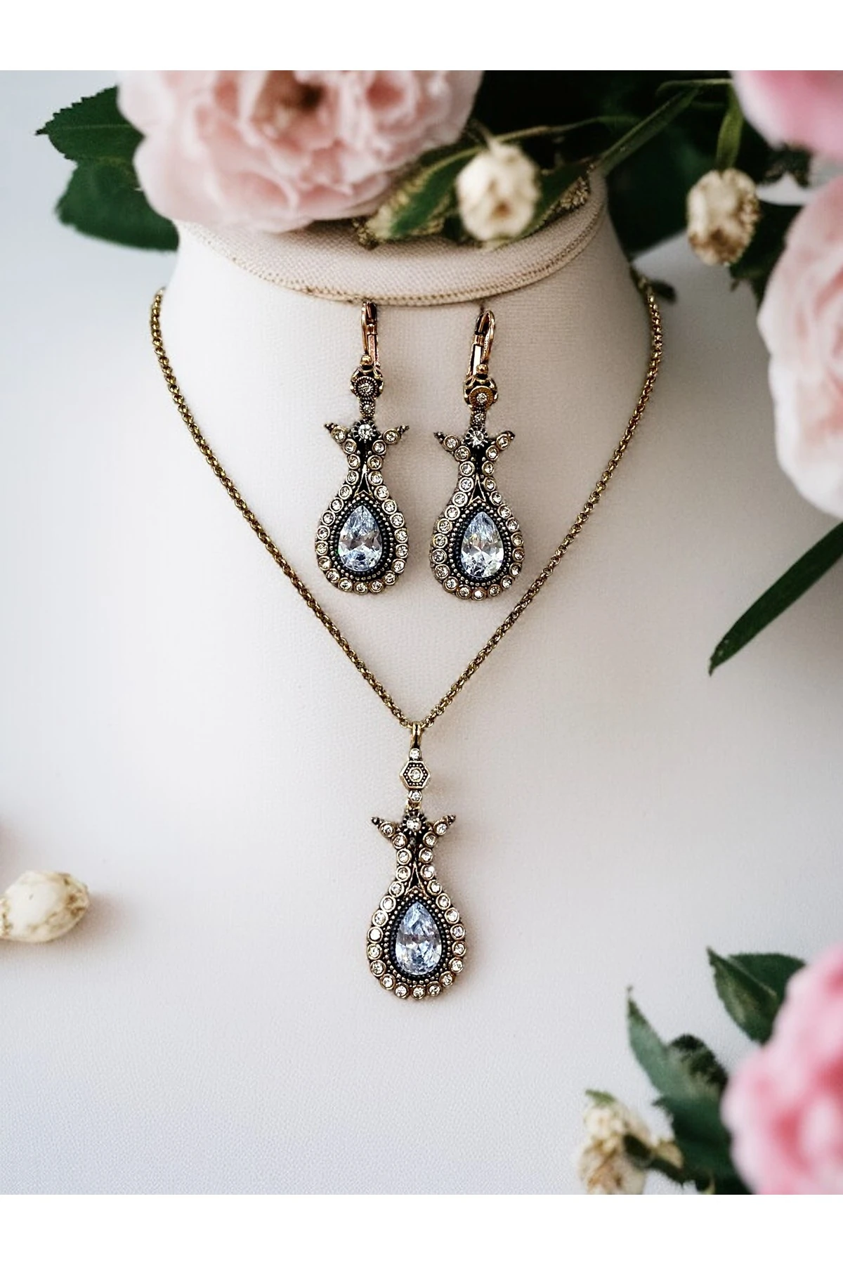 Zirkon Taşlı Lale Figürlü Küpe ve Kolye Seti