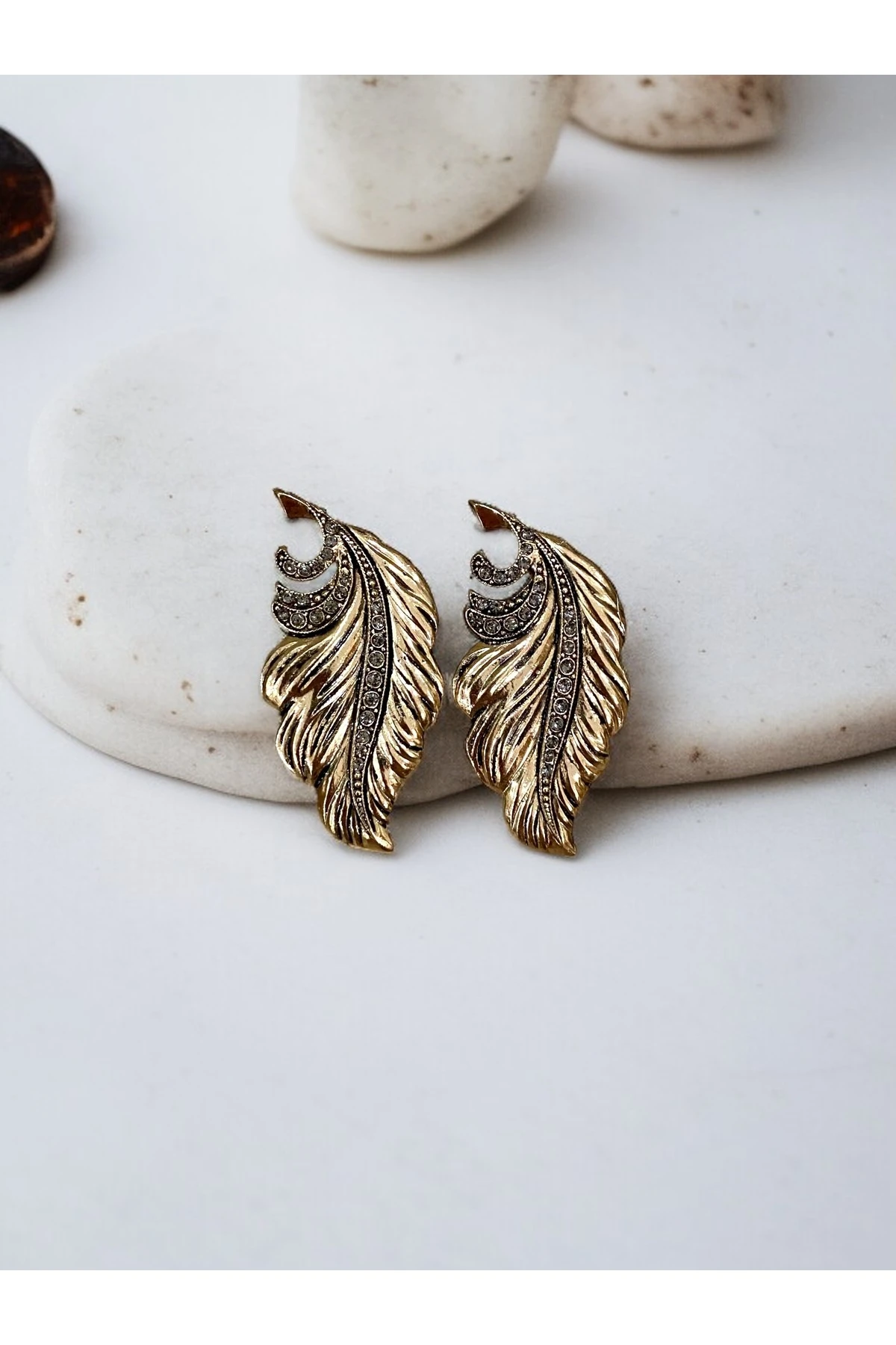 Kristal Taşlı Yaprak Figürlü Küpe