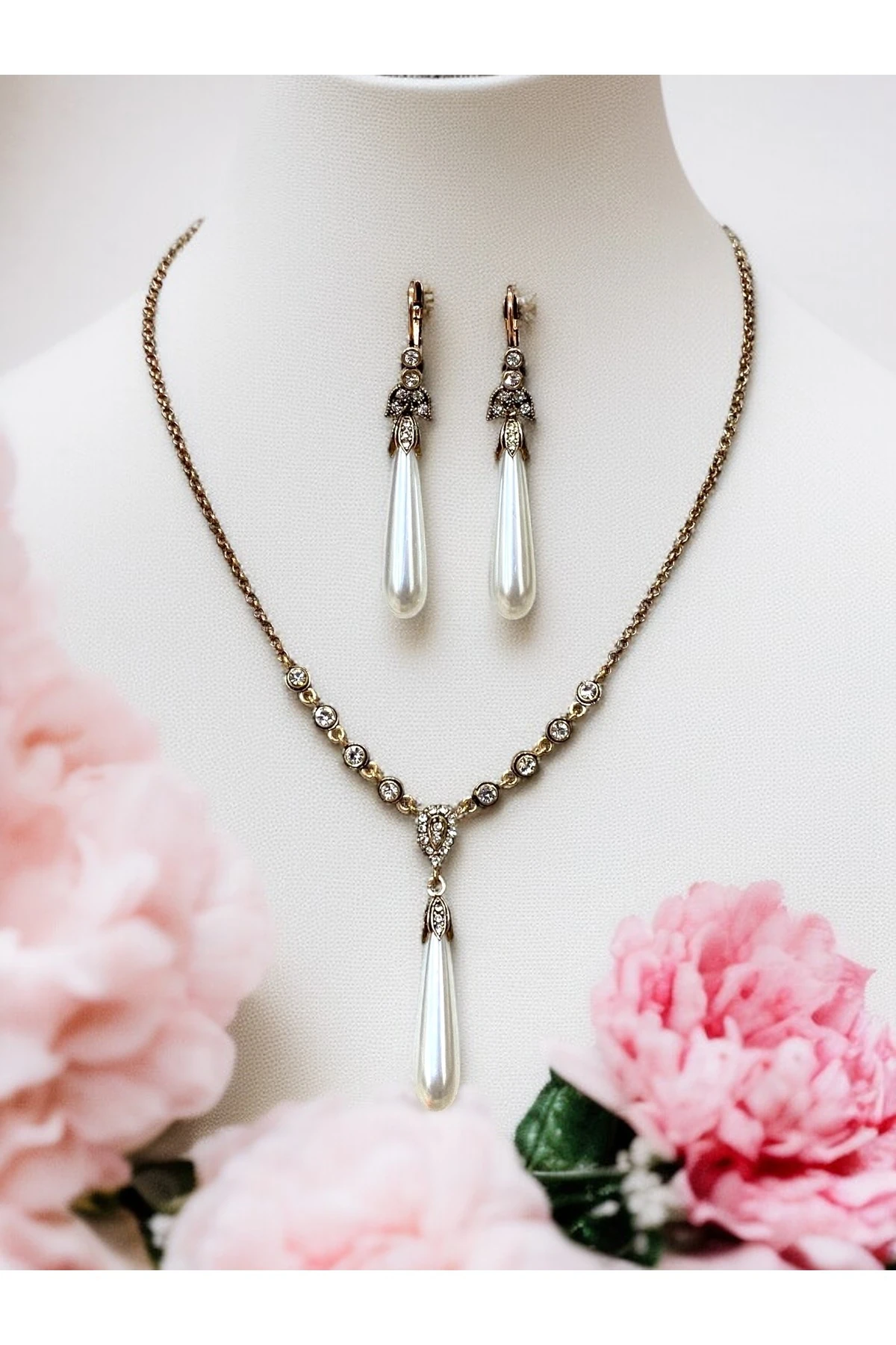 Zirkon Taşlı Su Yolu Zincirli Uzun Su Damlası İnci Kolye ve Küpe Seti