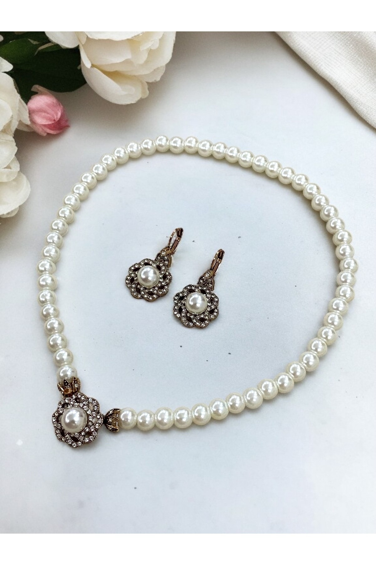 Kristal Taşlı Çiçek Figür İnci Kolye ve Küpe Seti