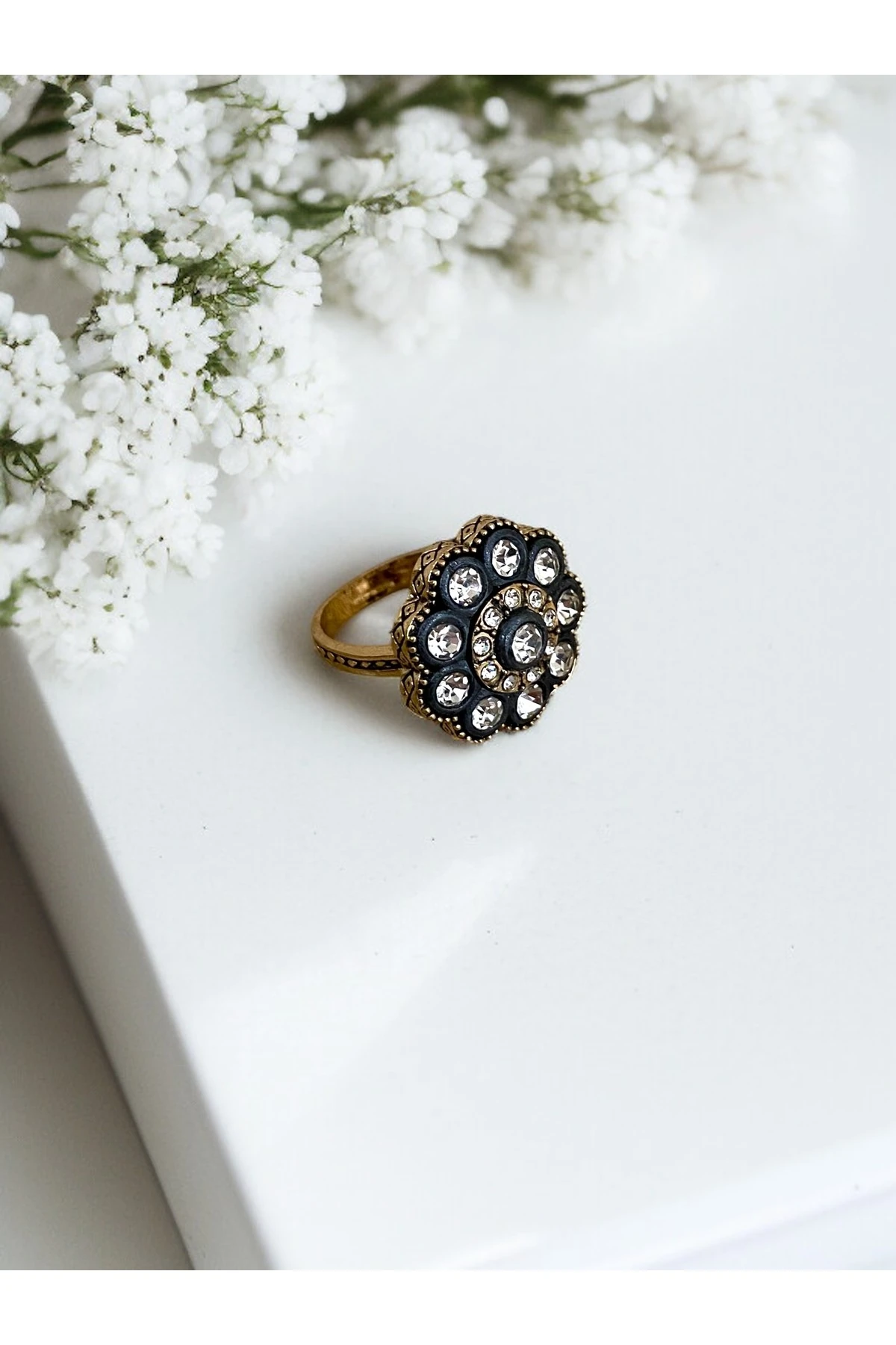 Zirkon Taşlı Elmas Montür Çiçek Figürlü Yüzük