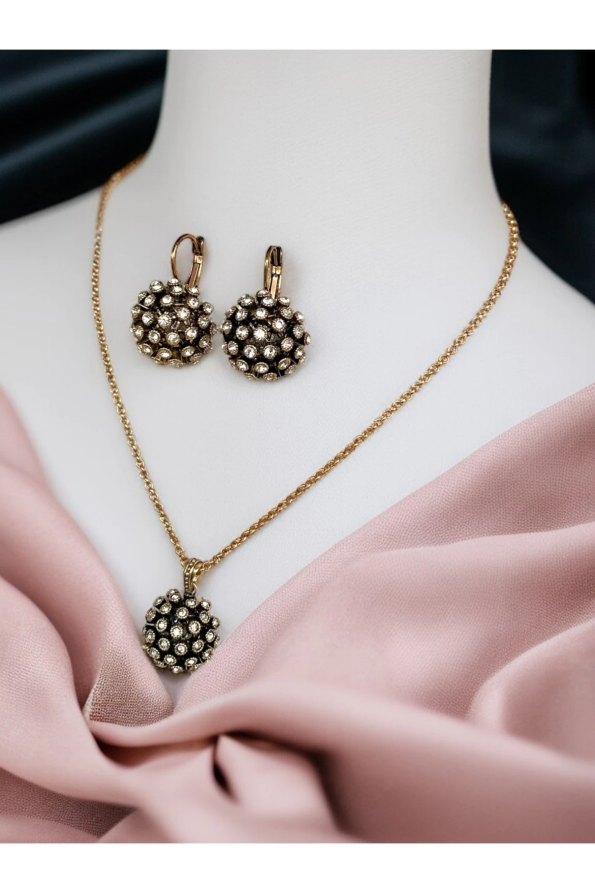 Zirkon Taşlı Yuvarlak Otantik Küpe ve Kolye Seti