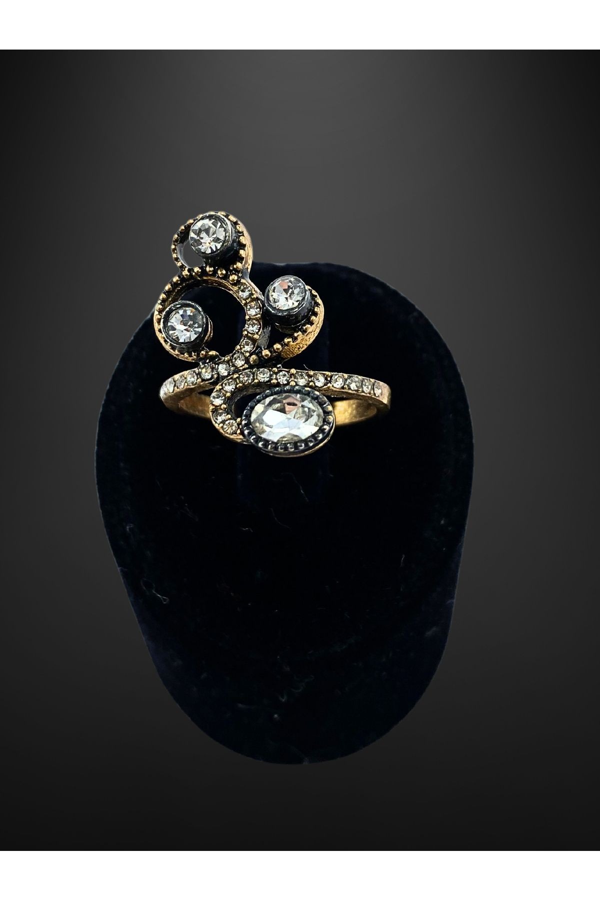 Oval Kesim Zirkon Taşlı Yüzük