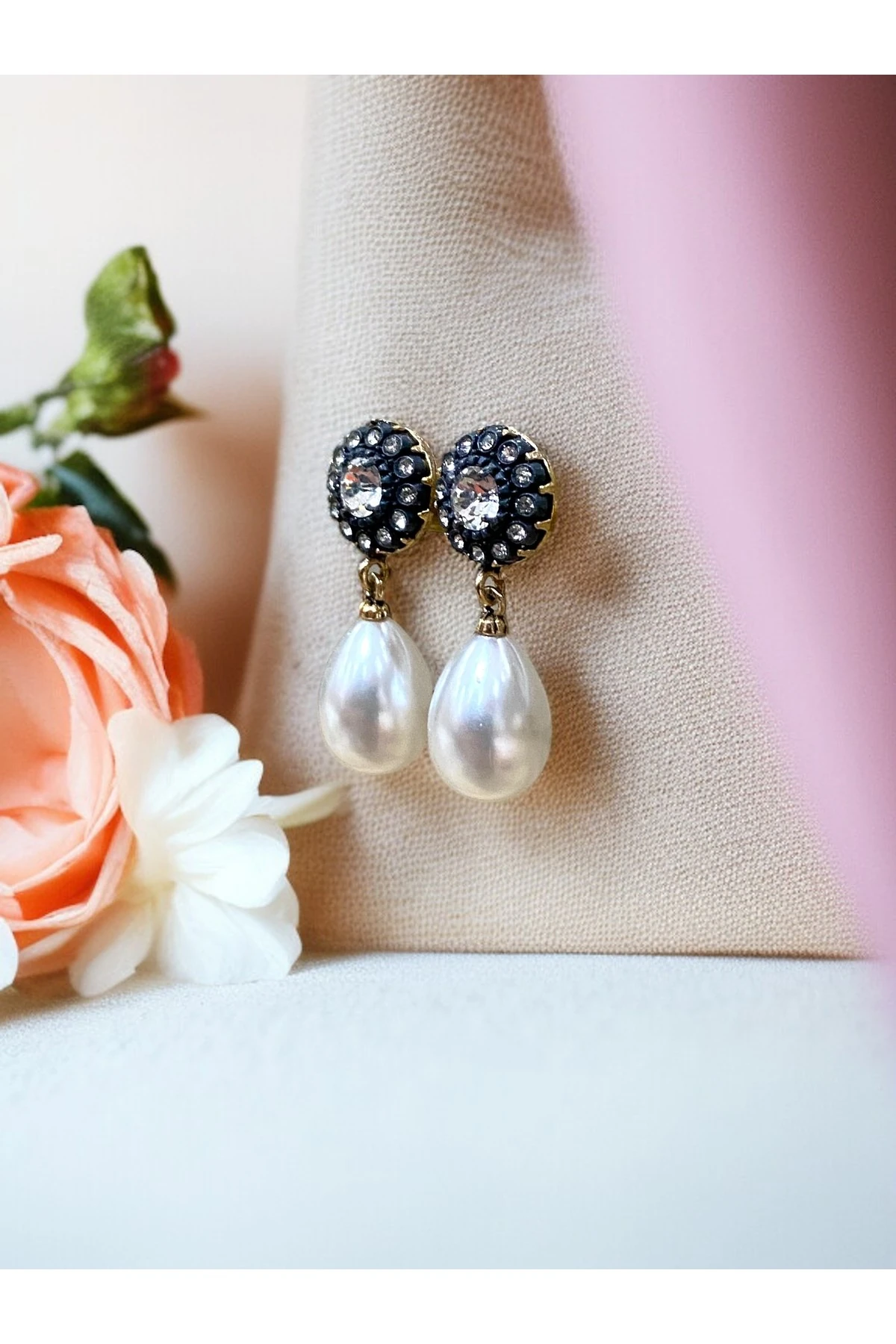 Elmas Montür Zirkon Taşlı Yuvarlak İnci Sallantılı Küpe