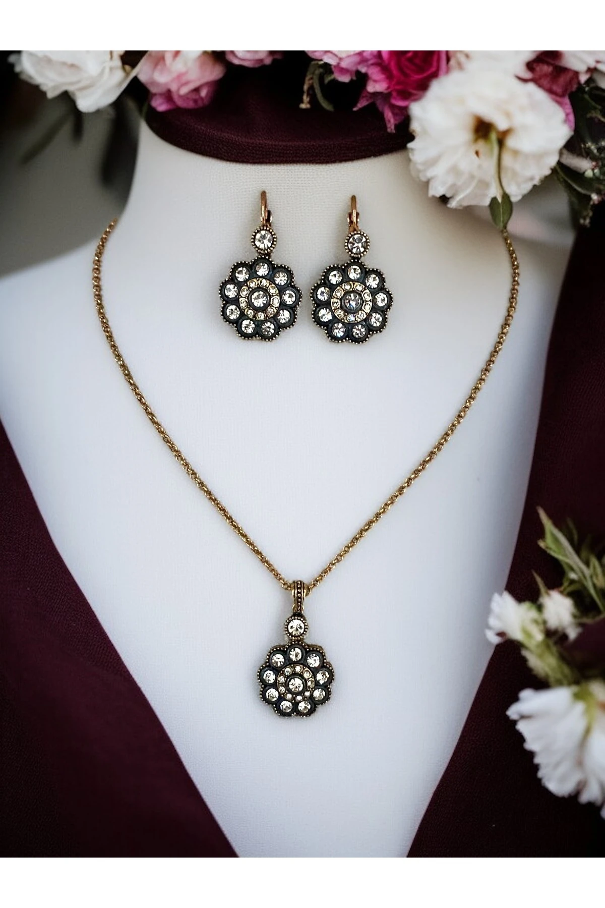 Zirkon Taşlı Elmas Montür Çiçek Figürlü Küpe ve Kolye Seti