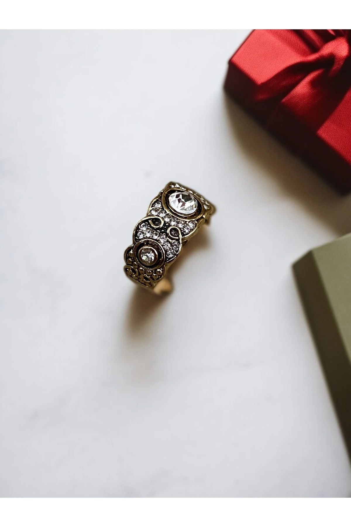 Kristal Taşlı Otantik Yüzük