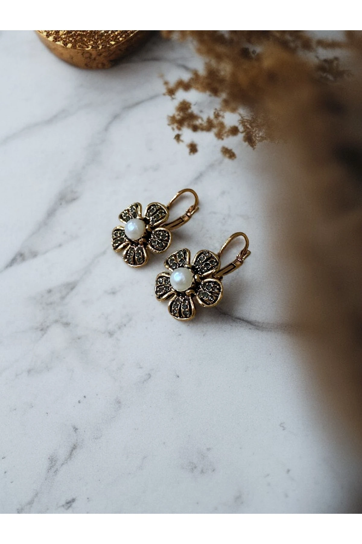 Kristal Taşlı Çiçek Figürlü İnci Küpe