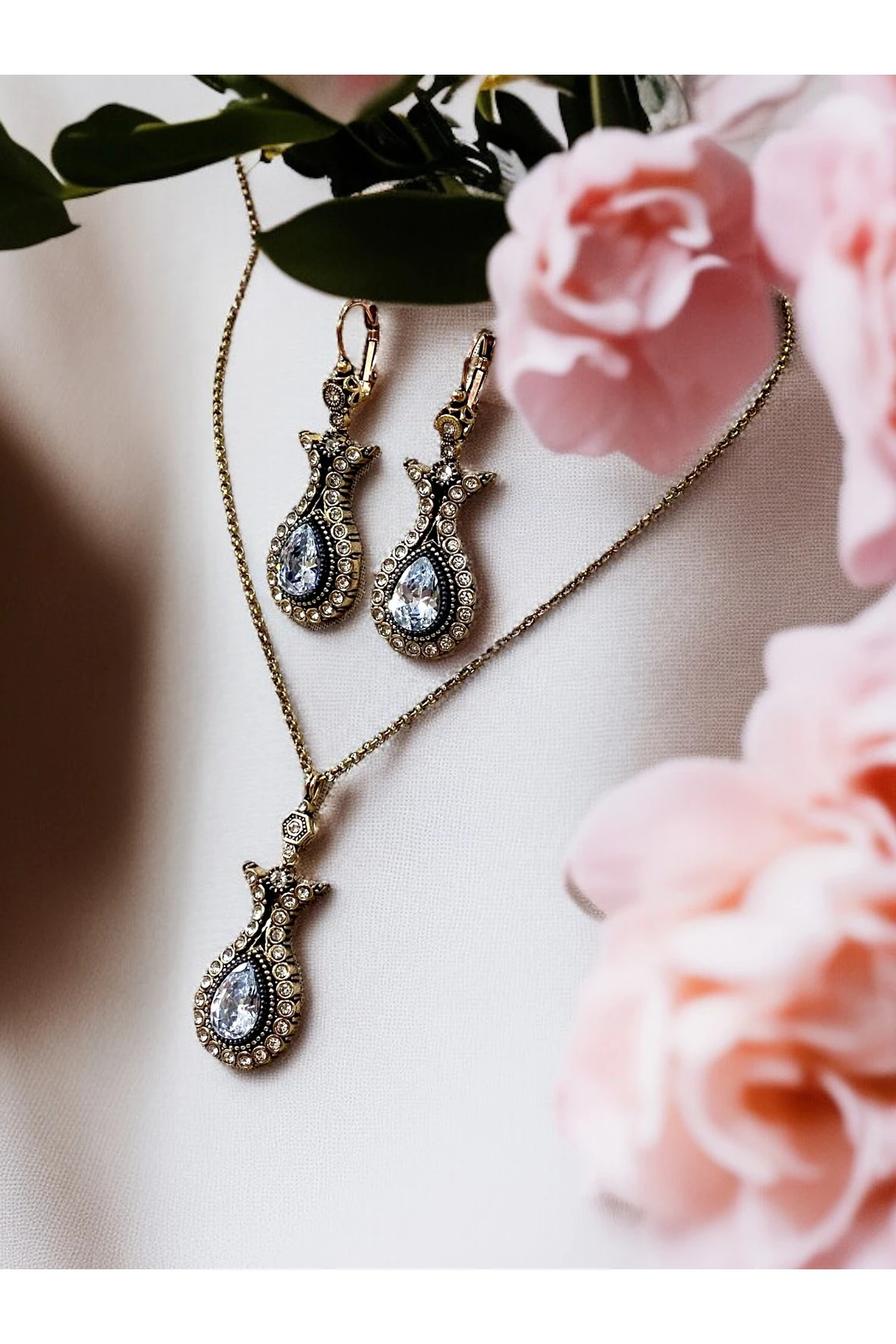 Zirkon Taşlı Lale Figürlü Küpe ve Kolye Seti