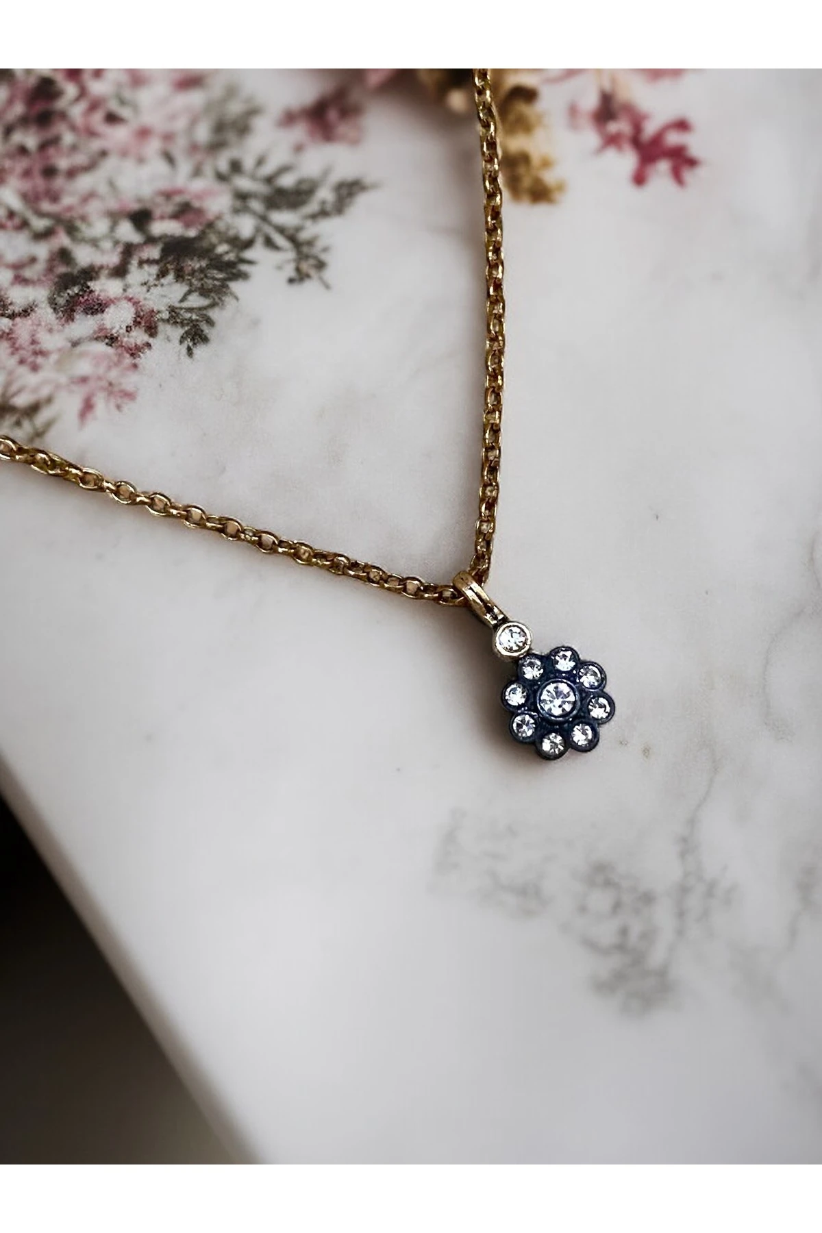 Zirkon Taşlı Minimal Papatya Kolye