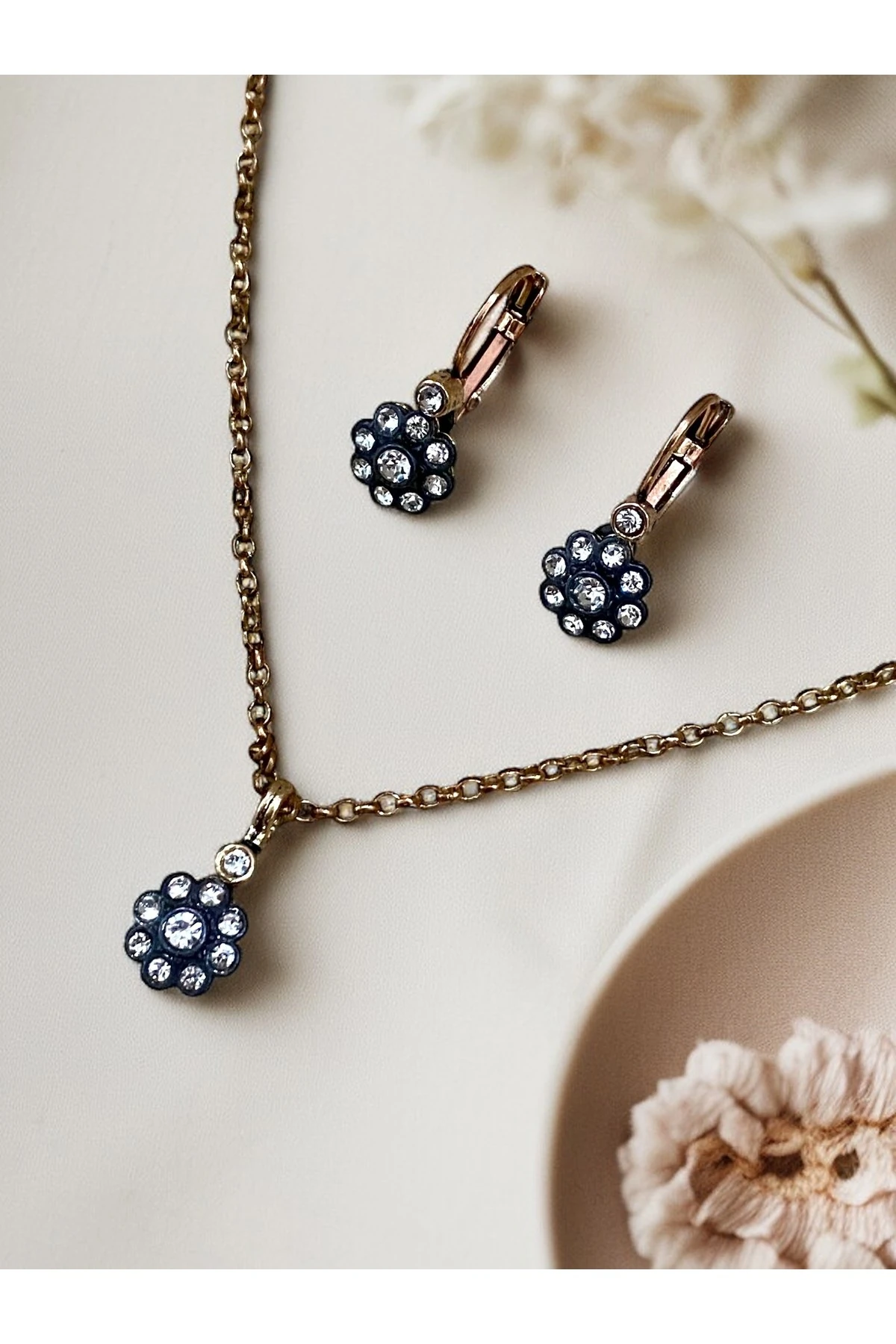 Zirkon Taşlı Minimal Papatya Desen Set