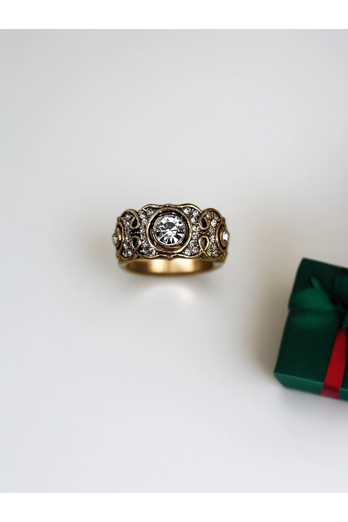 Kristal Taşlı Otantik Yüzük