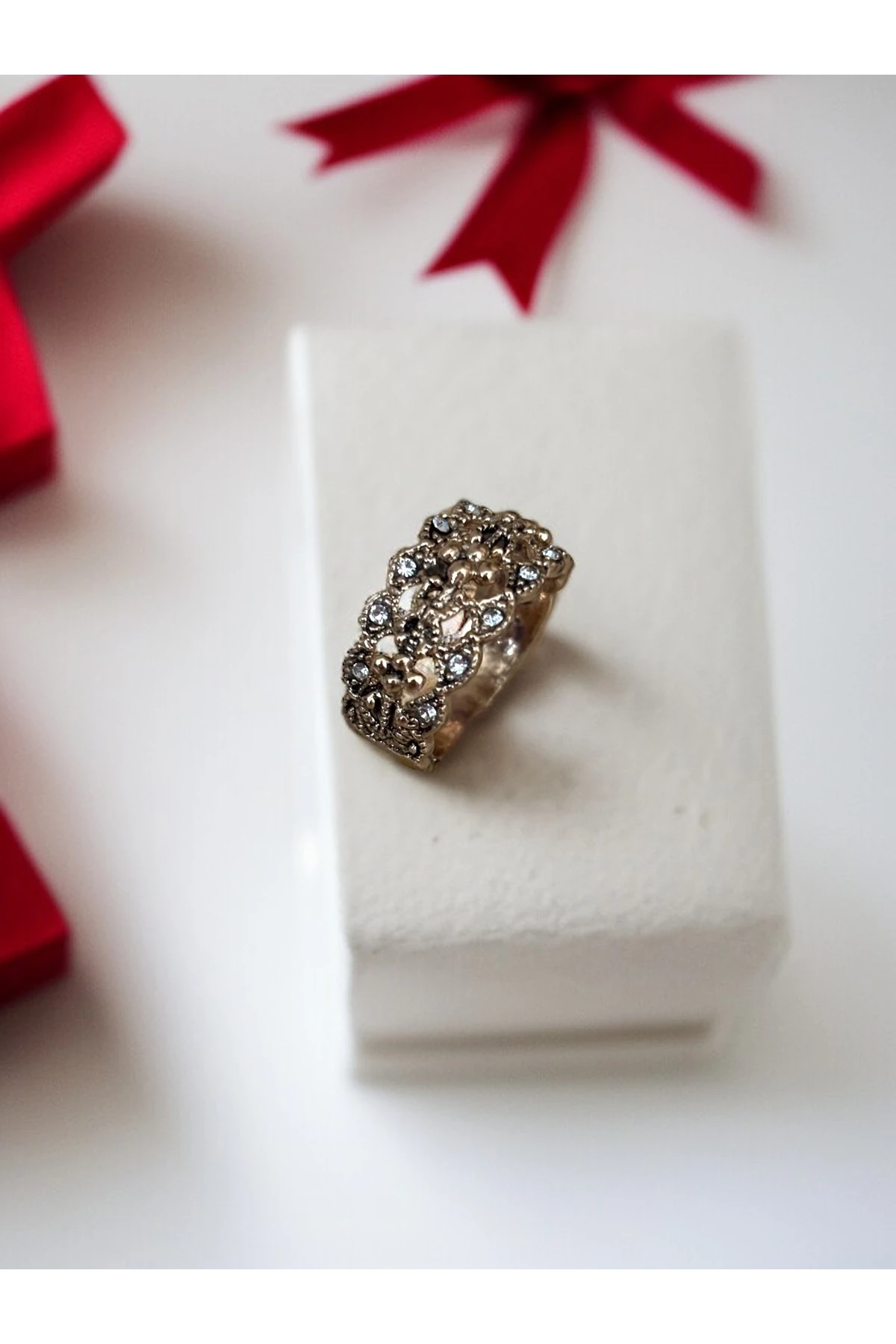 Kristal Taşlı İşlemeli Yüzük